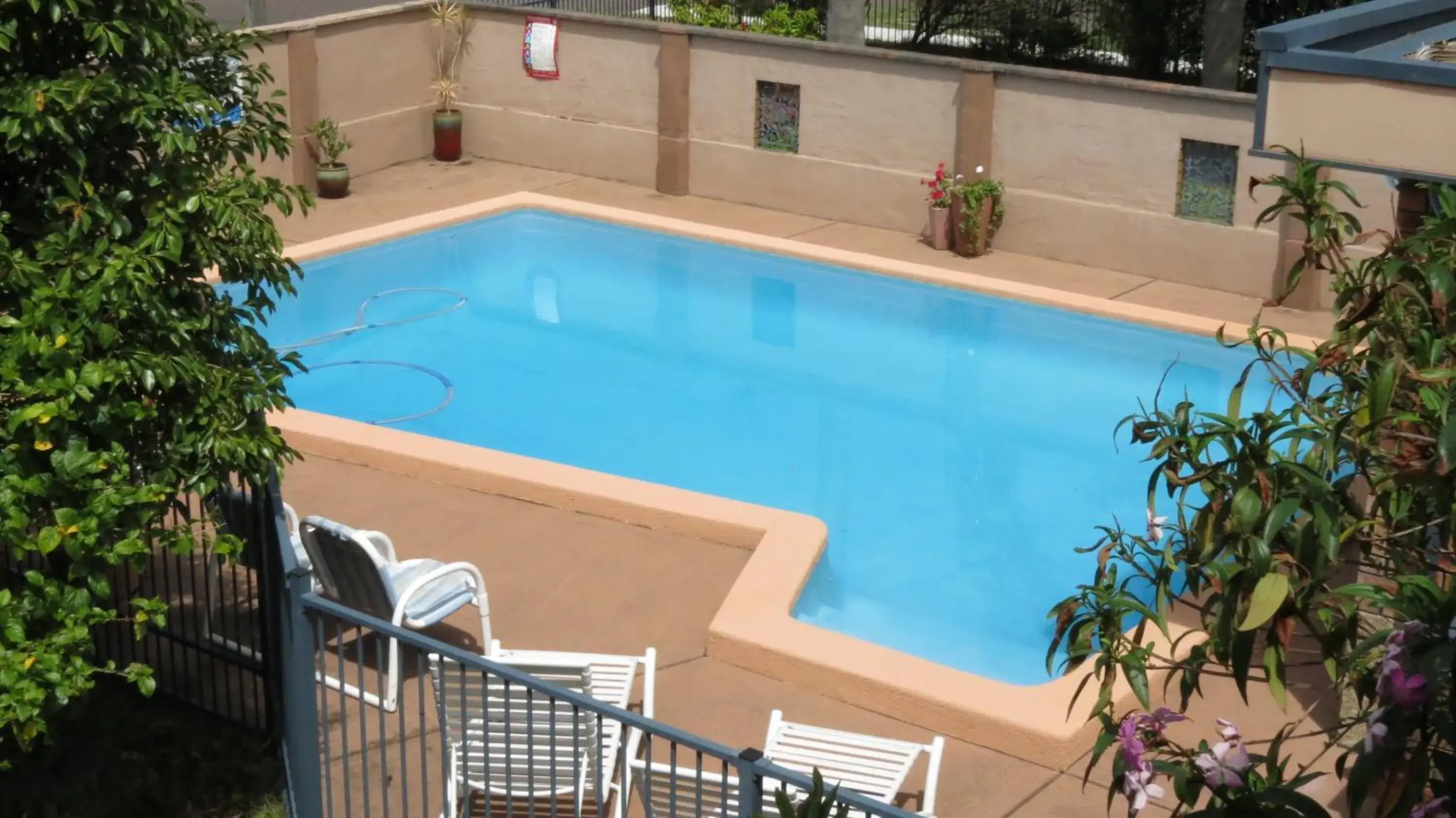 Swimming pool in Bridge View Motel Swimming pool in Bridge View Motel