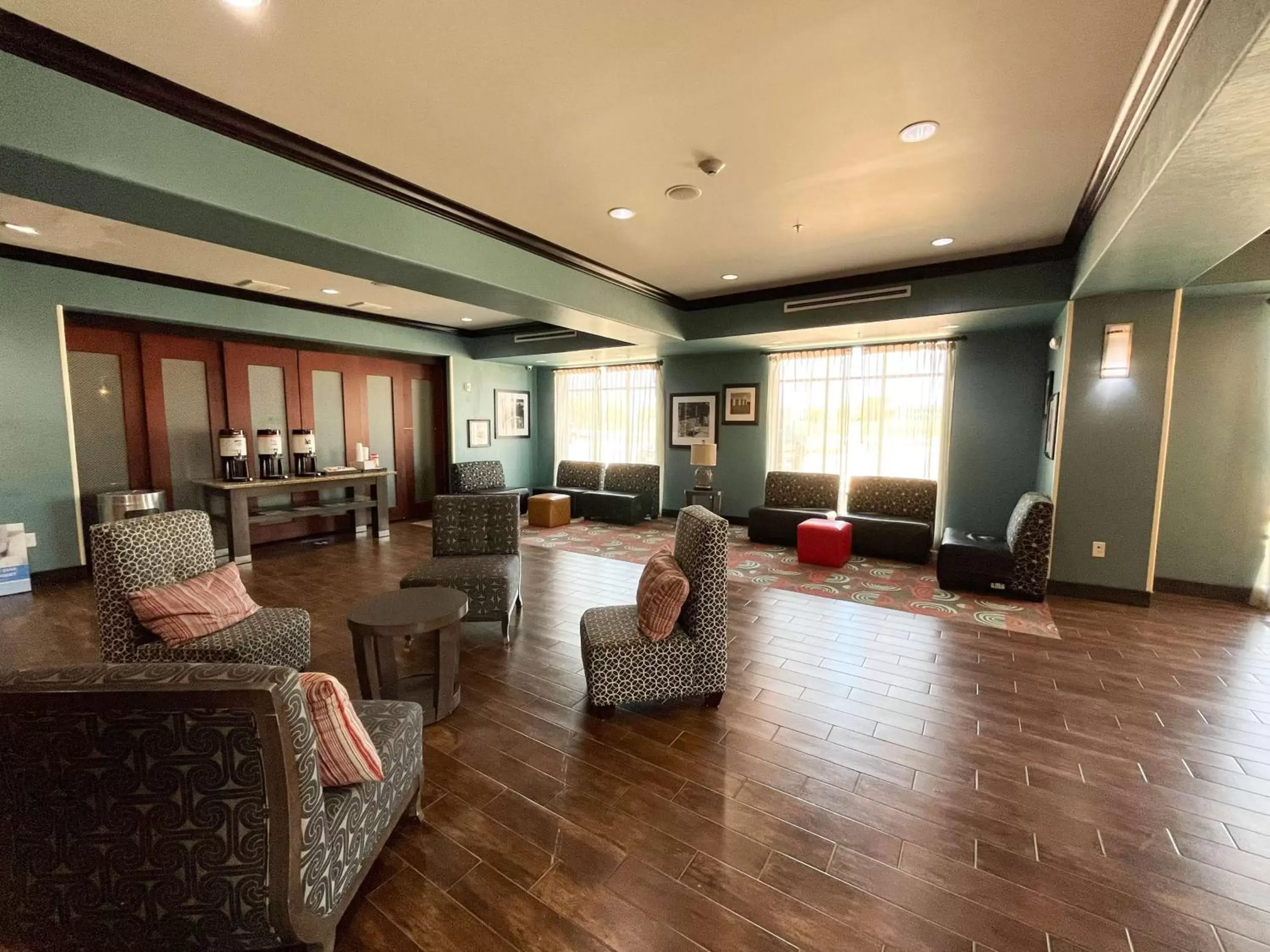 Lobby or reception, Lobby/Reception in Studio 6 Suites Pearsall, TX Lobby or reception, Lobby/Reception in Studio 6 Suites Pearsall, TX