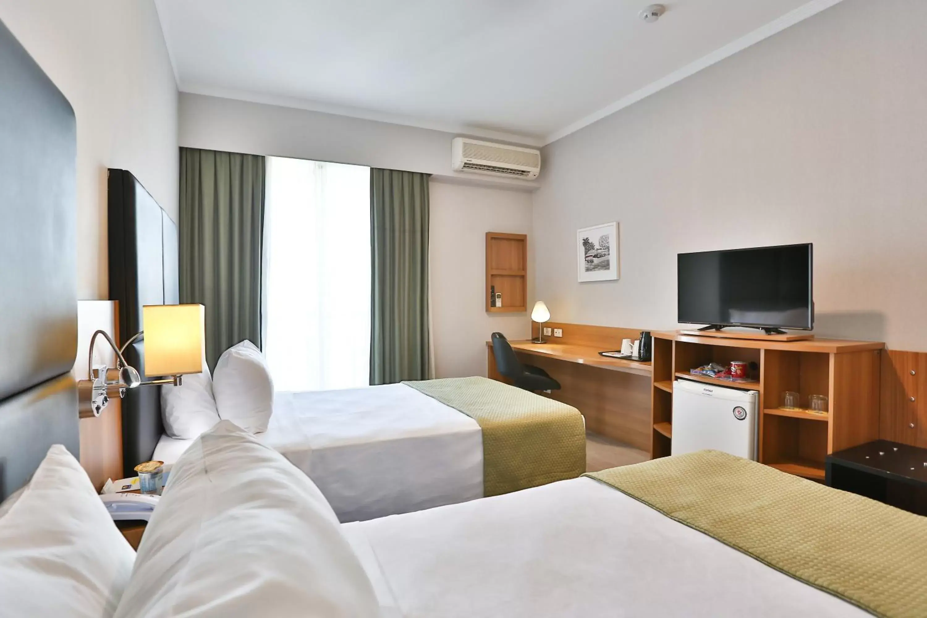 Photo of the whole room, TV/Entertainment Center in Comfort Ibirapuera