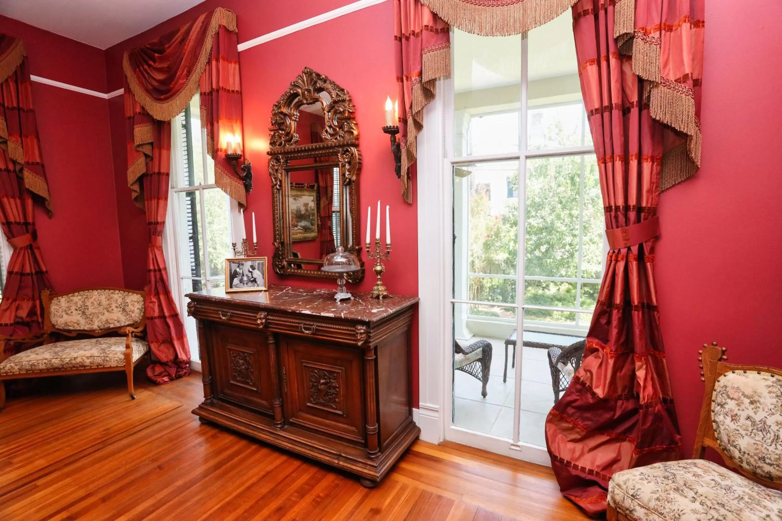 Seating Area in Virginia Point INN