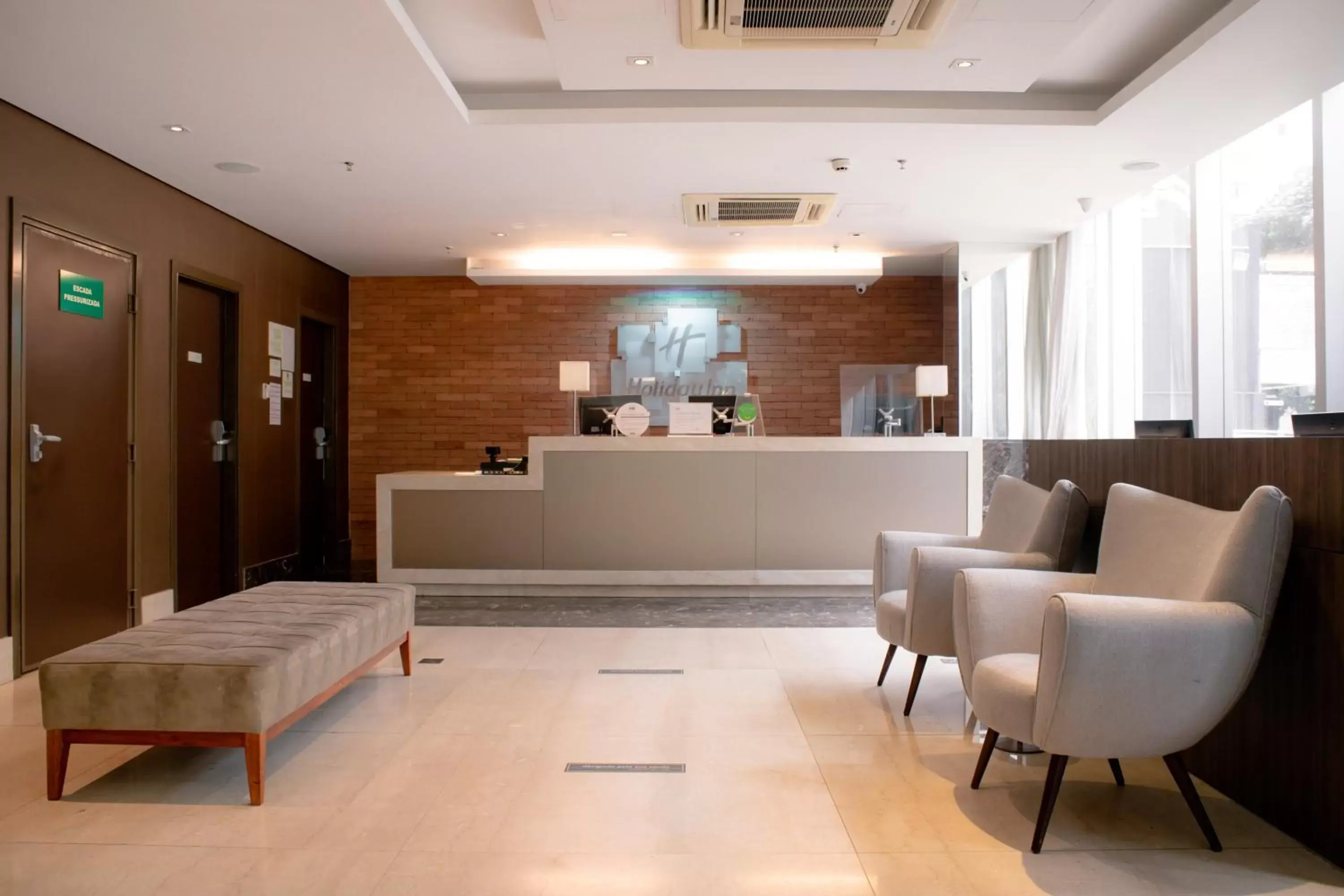 Lobby or reception in Holiday Inn Belo Horizonte Savassi, an IHG Hotel