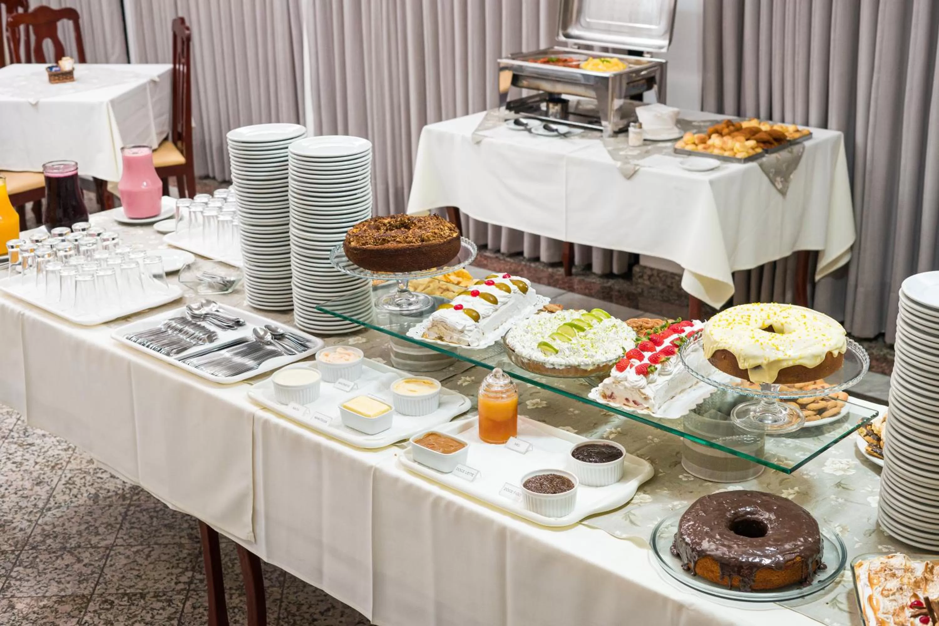 Food and drinks in Condall Palace Hotel