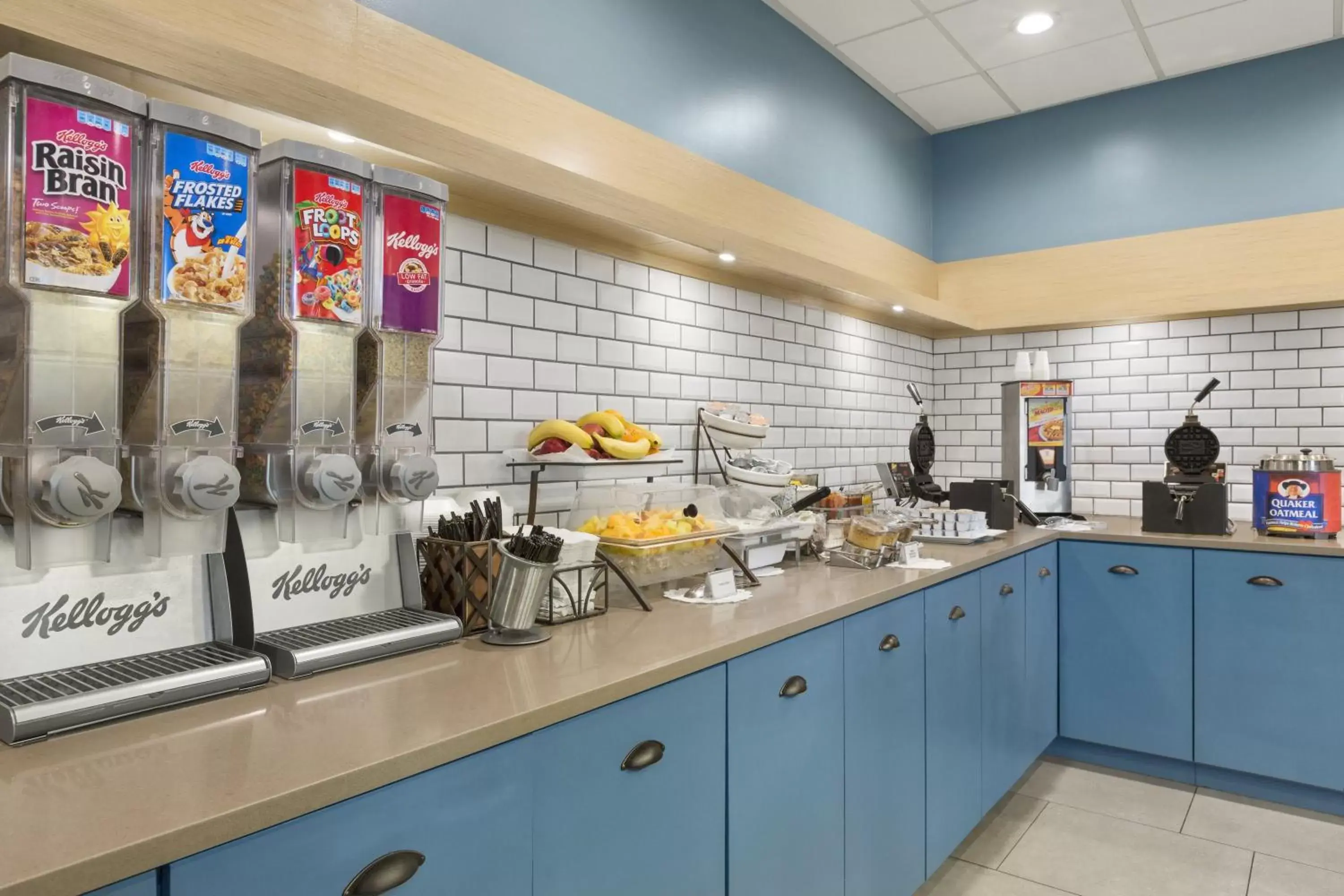 Food and drinks, Kitchen/Kitchenette in Country Inn & Suites by Radisson, Summerville, SC