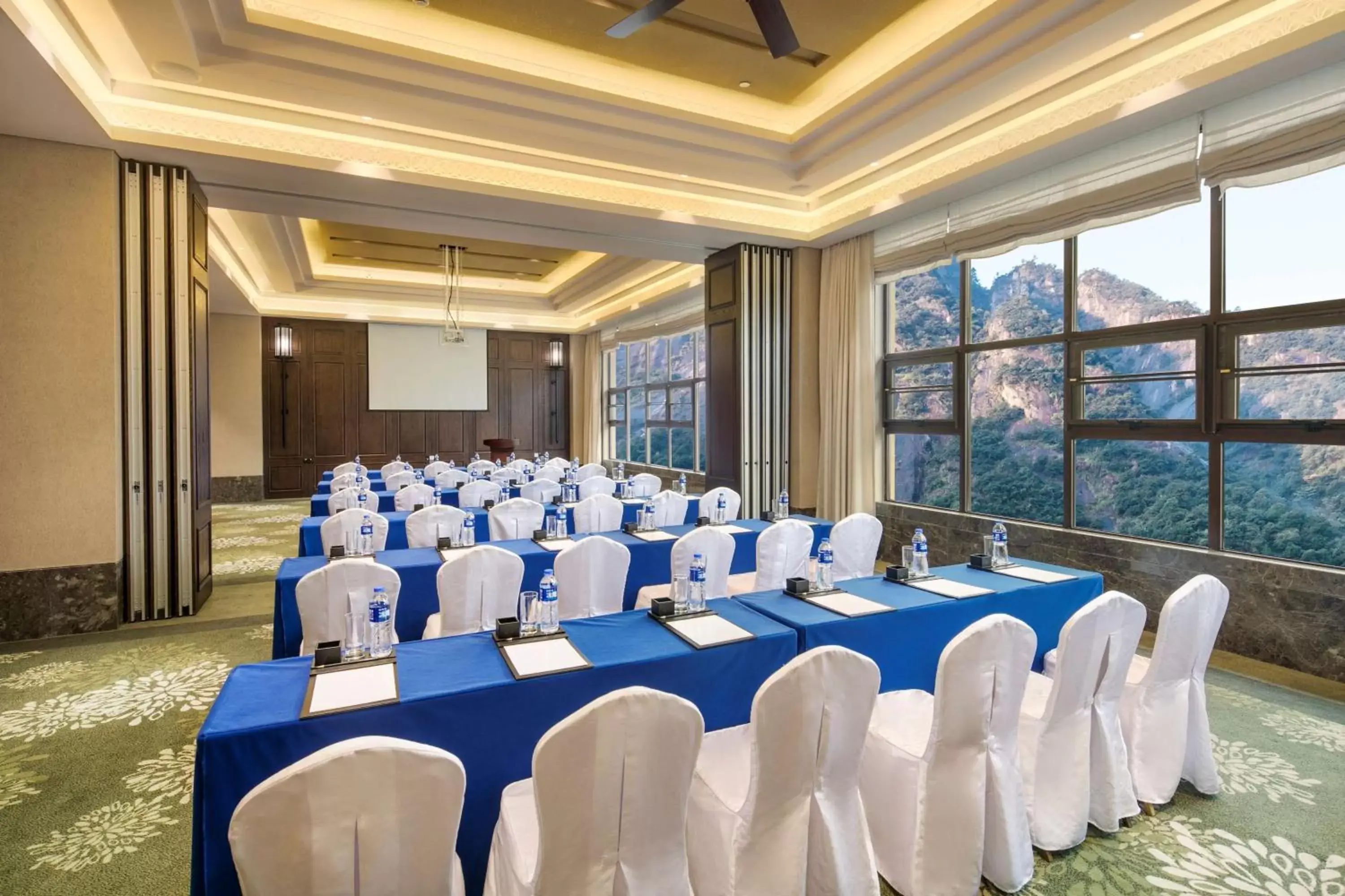 Meeting/conference room in Hilton Sanqingshan Resort
