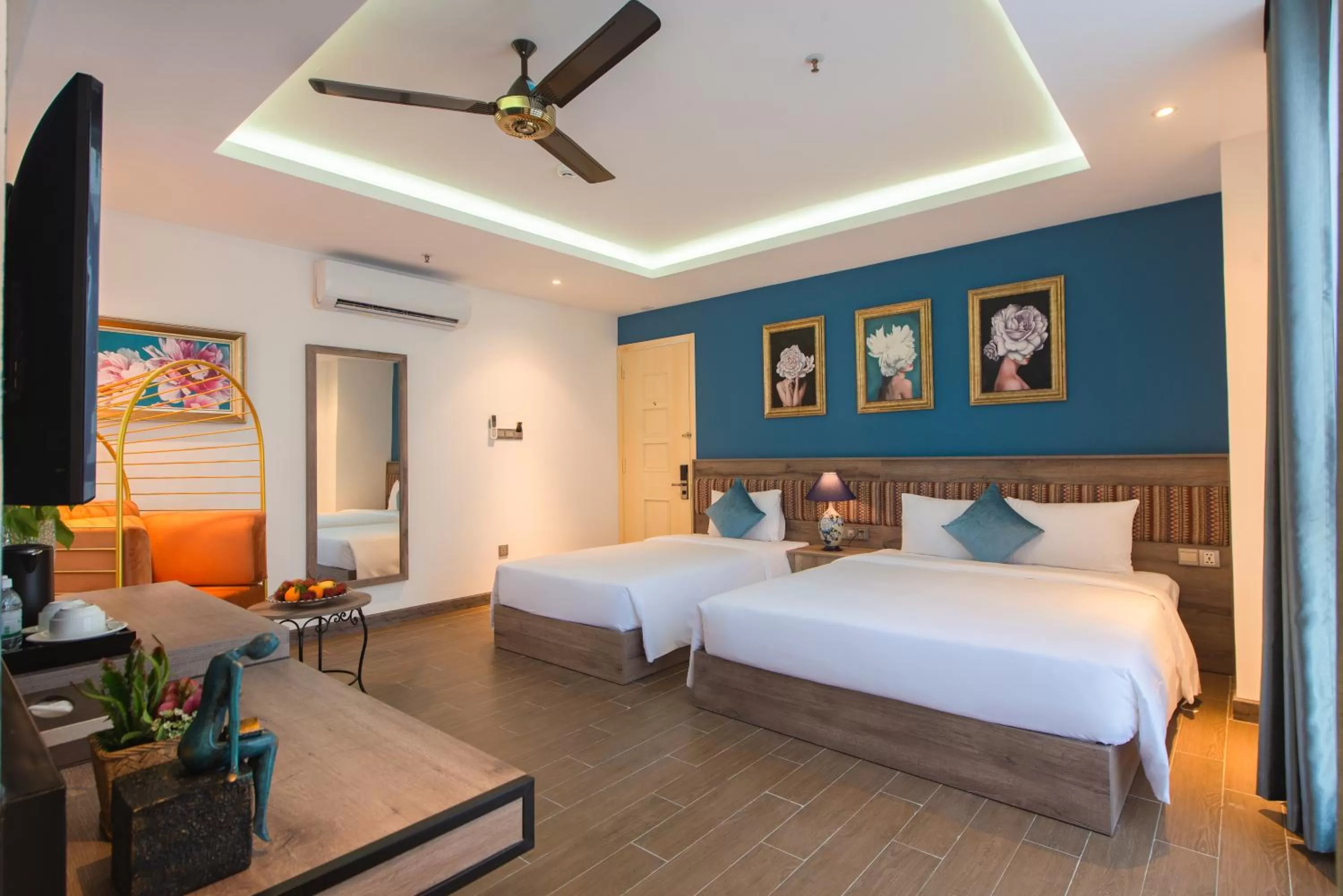 Photo of the whole room, Bed in Aaron Boutique Hotel