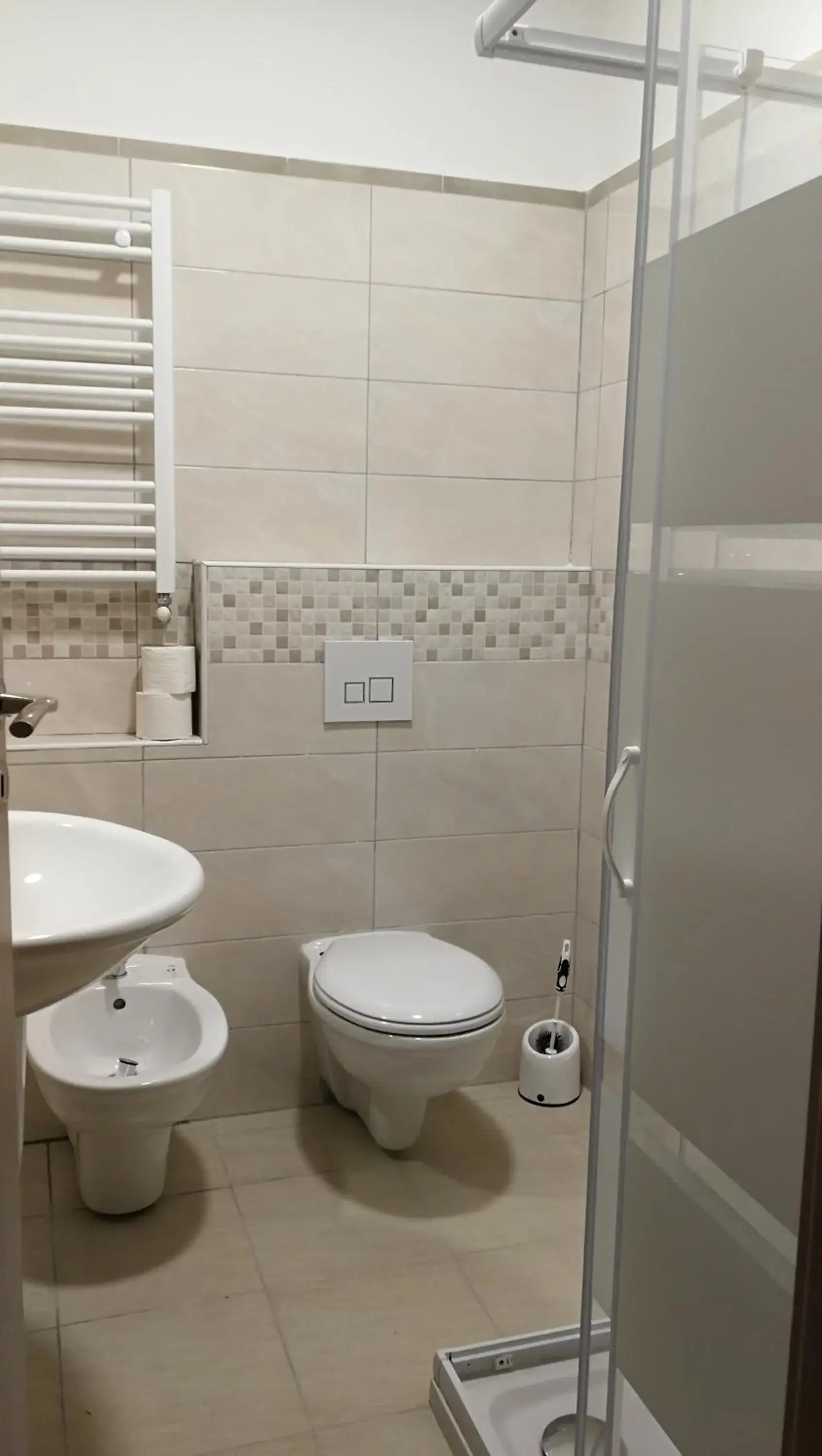 Bathroom in Hotel Ristorante Tre Leoni