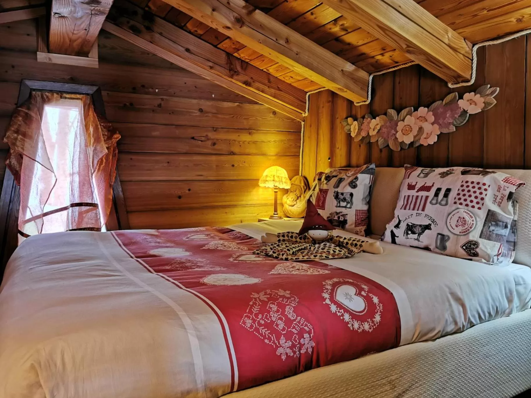 Decorative detail, Bed in Maison Le Cler
