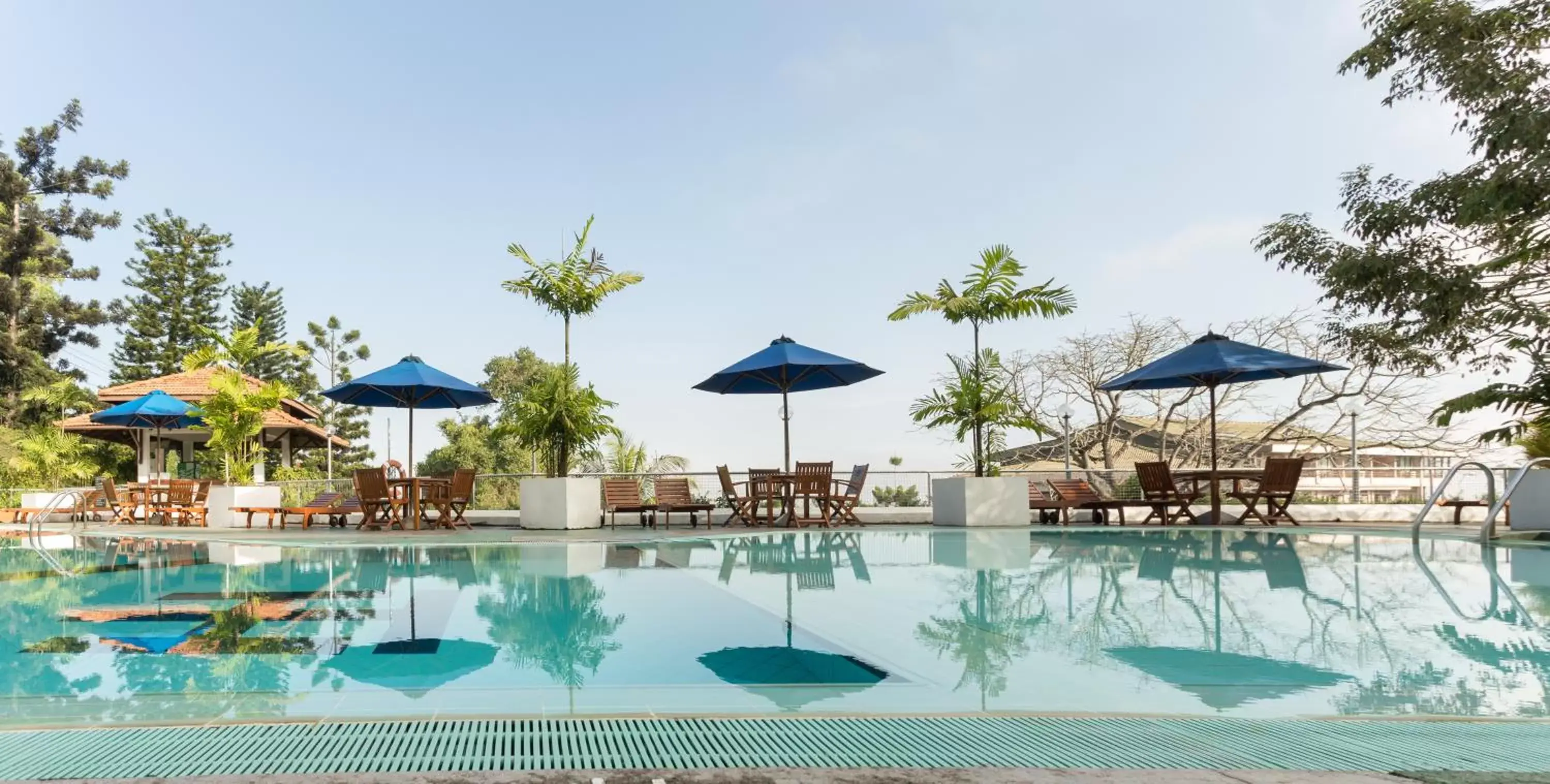 Swimming Pool in Hotel Topaz