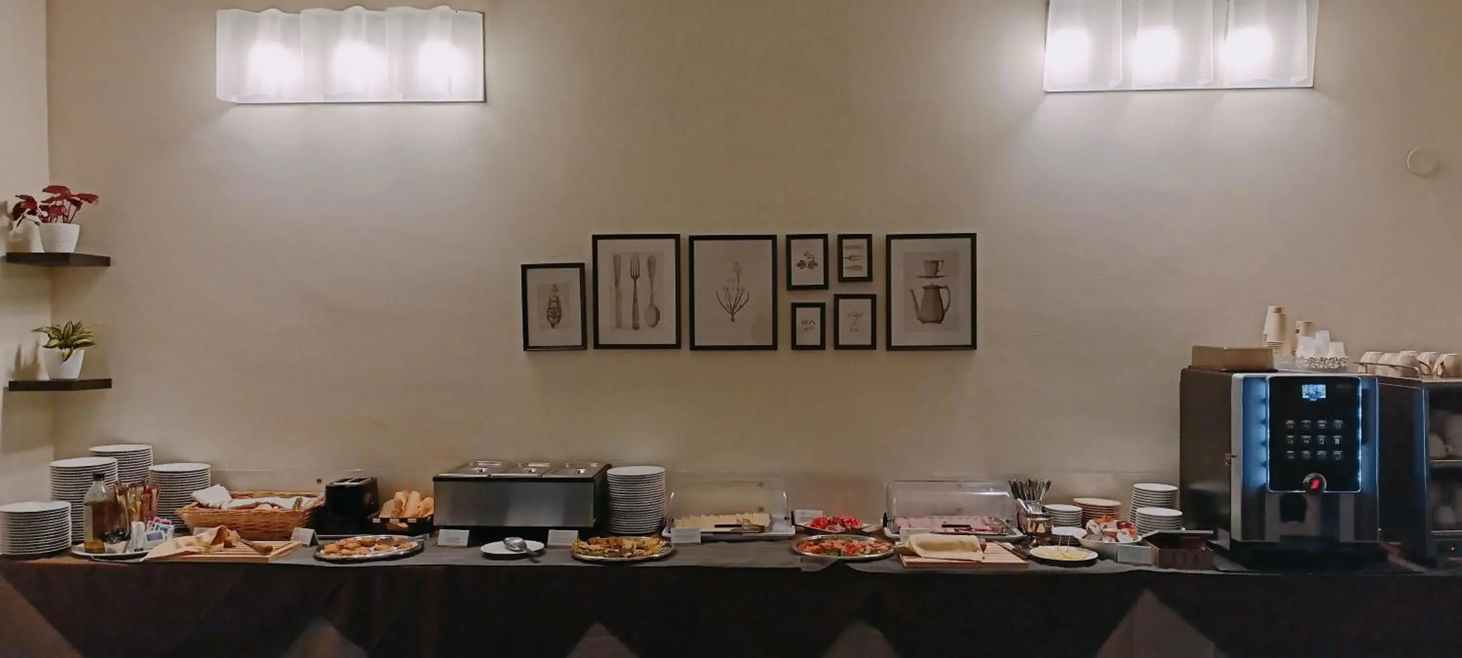 Buffet breakfast, Restaurant/Places to Eat in iH Hotels Milano Eur - Trezzano sul Naviglio