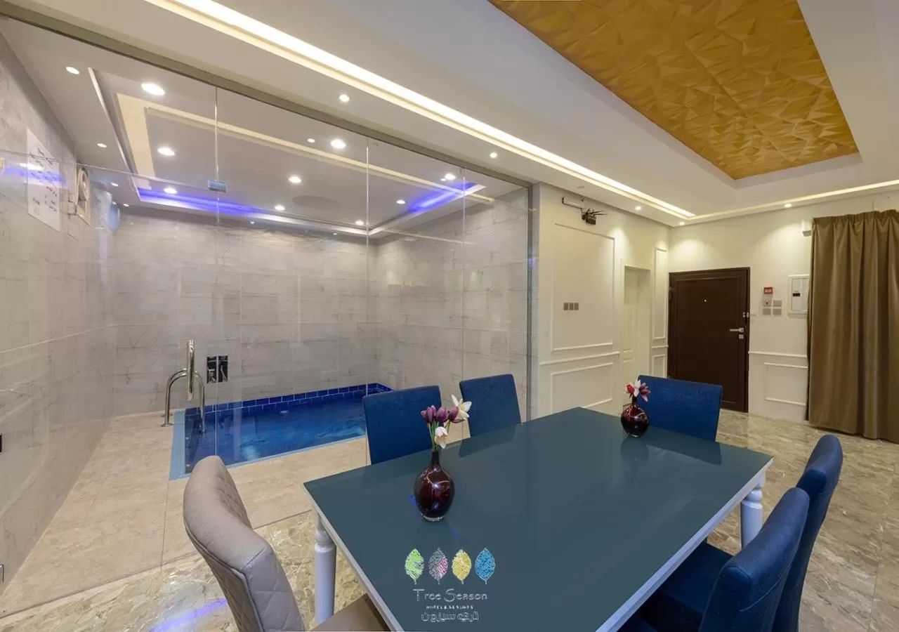 Dining area in Tree Season Chalets