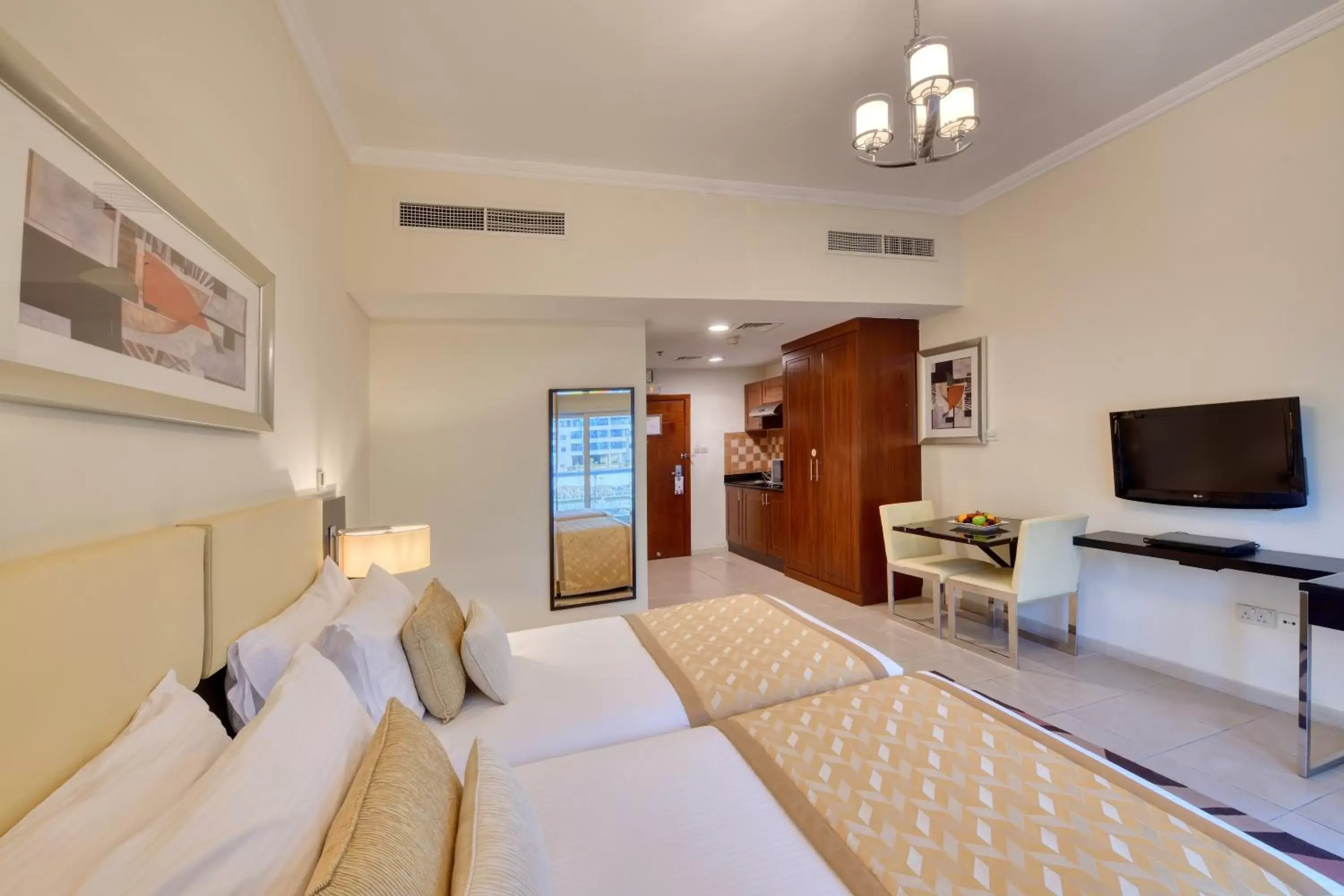 Bed, Seating Area in Pearl Marina Hotel Apartments