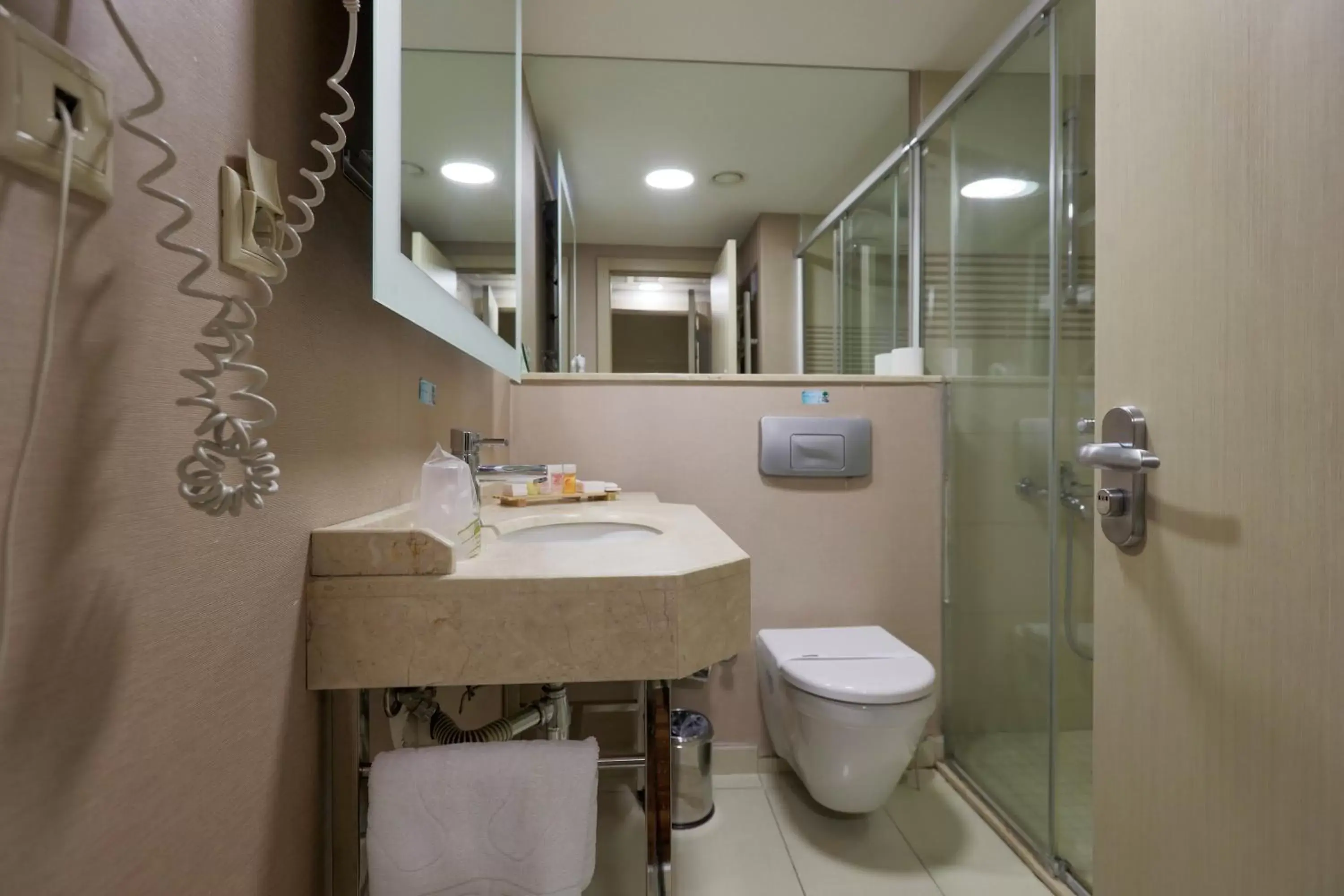 Bathroom in Niza Park Hotel