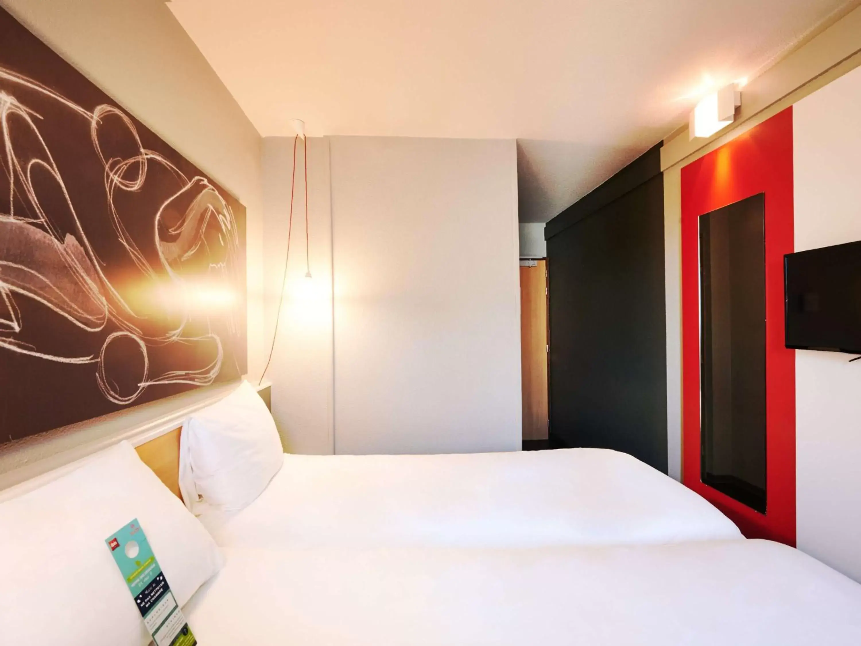 Photo of the whole room, Bed in ibis Lyon Gerland Musée des Confluences