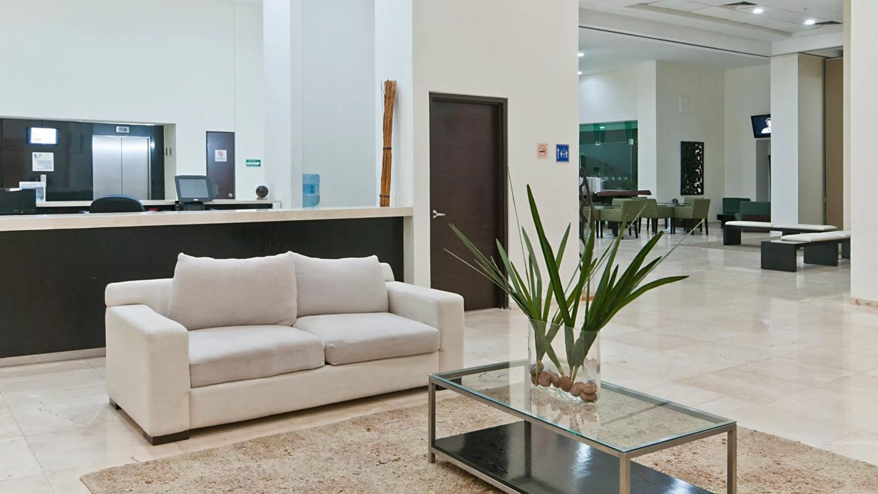 Restaurant/places to eat in Holiday Inn Express Ciudad Del Carmen by IHG