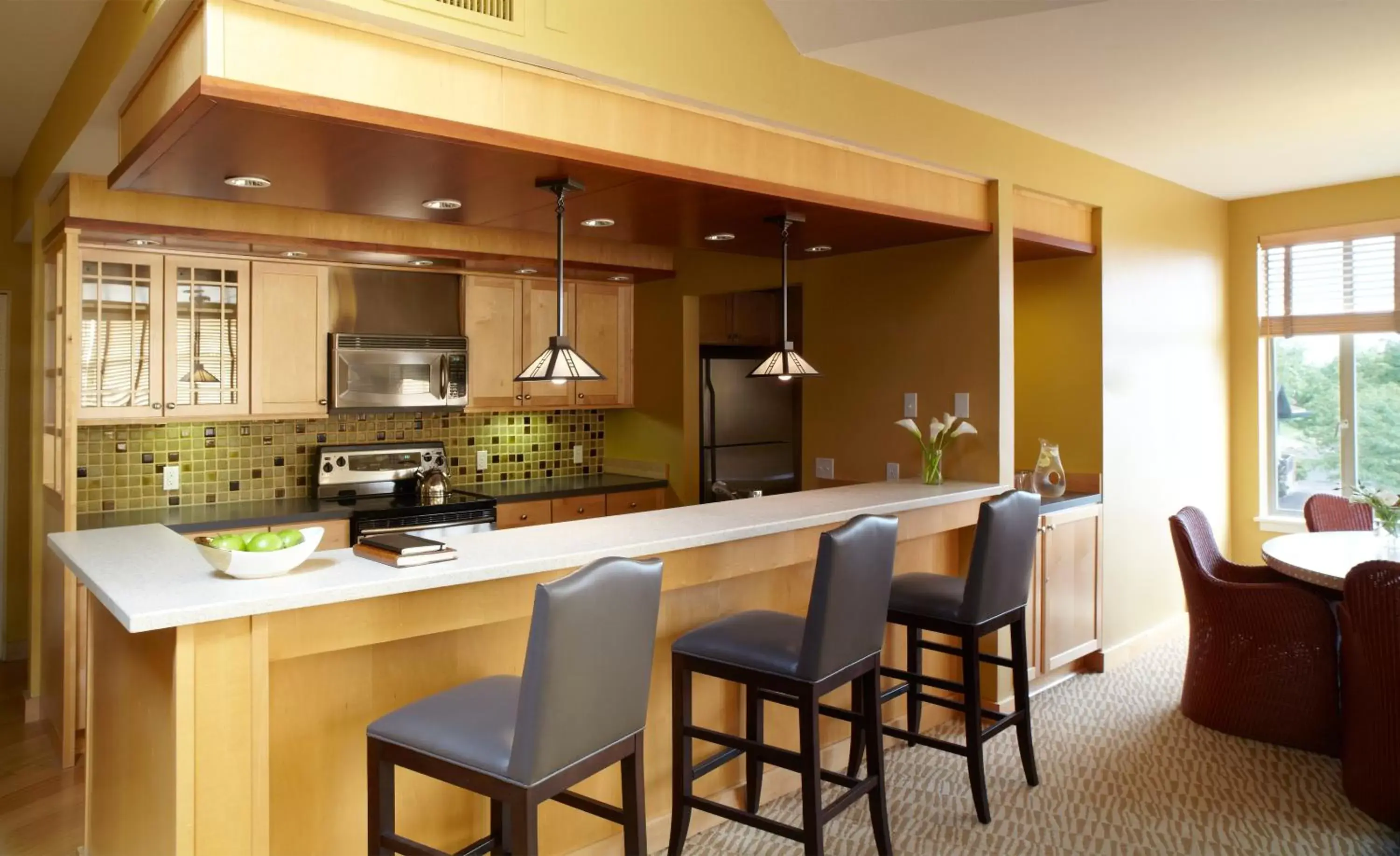 Photo of the whole room, Kitchen/Kitchenette in Kimpton Riverplace Hotel, an IHG Hotel