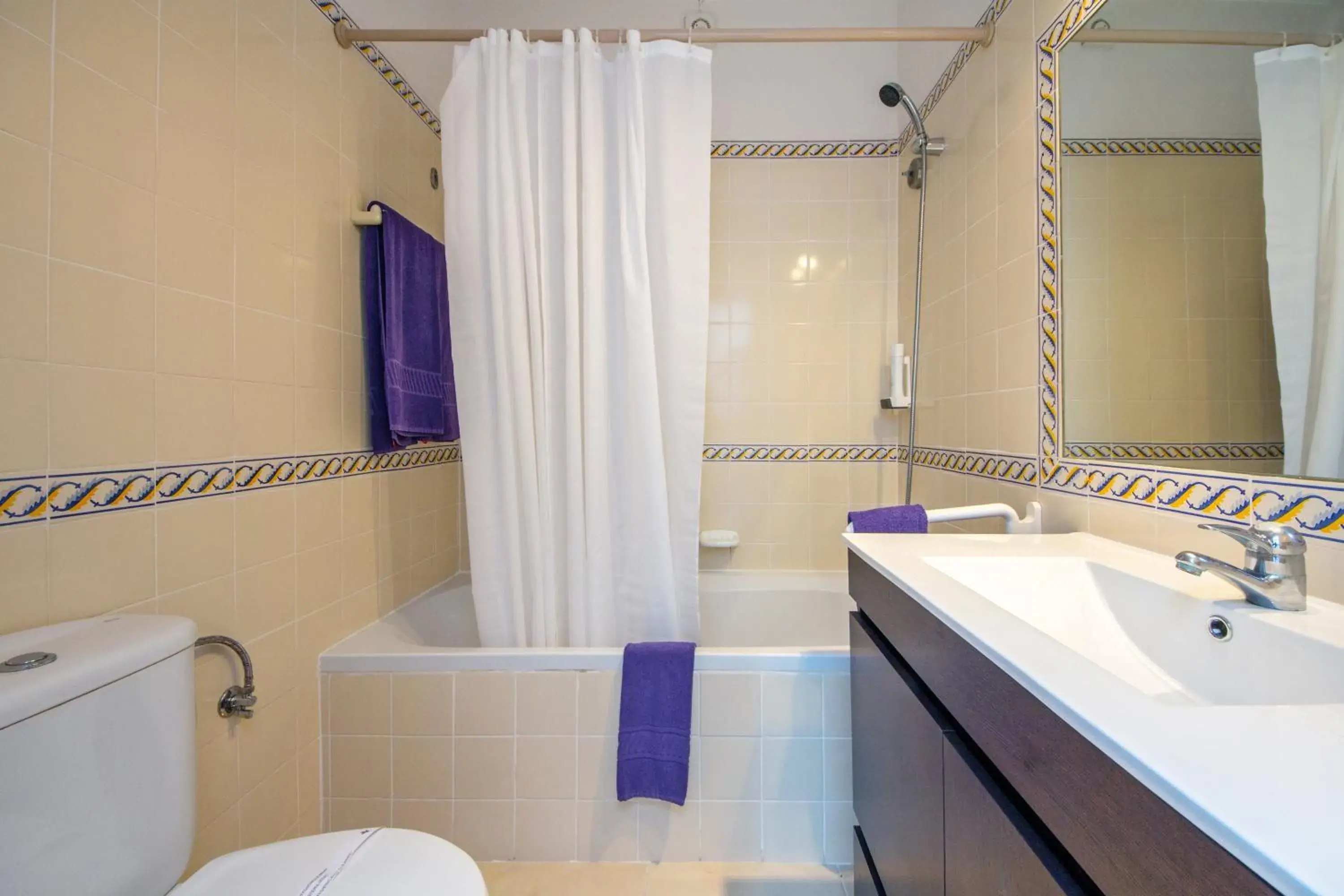 Bathroom in Hotel Balaia Mar