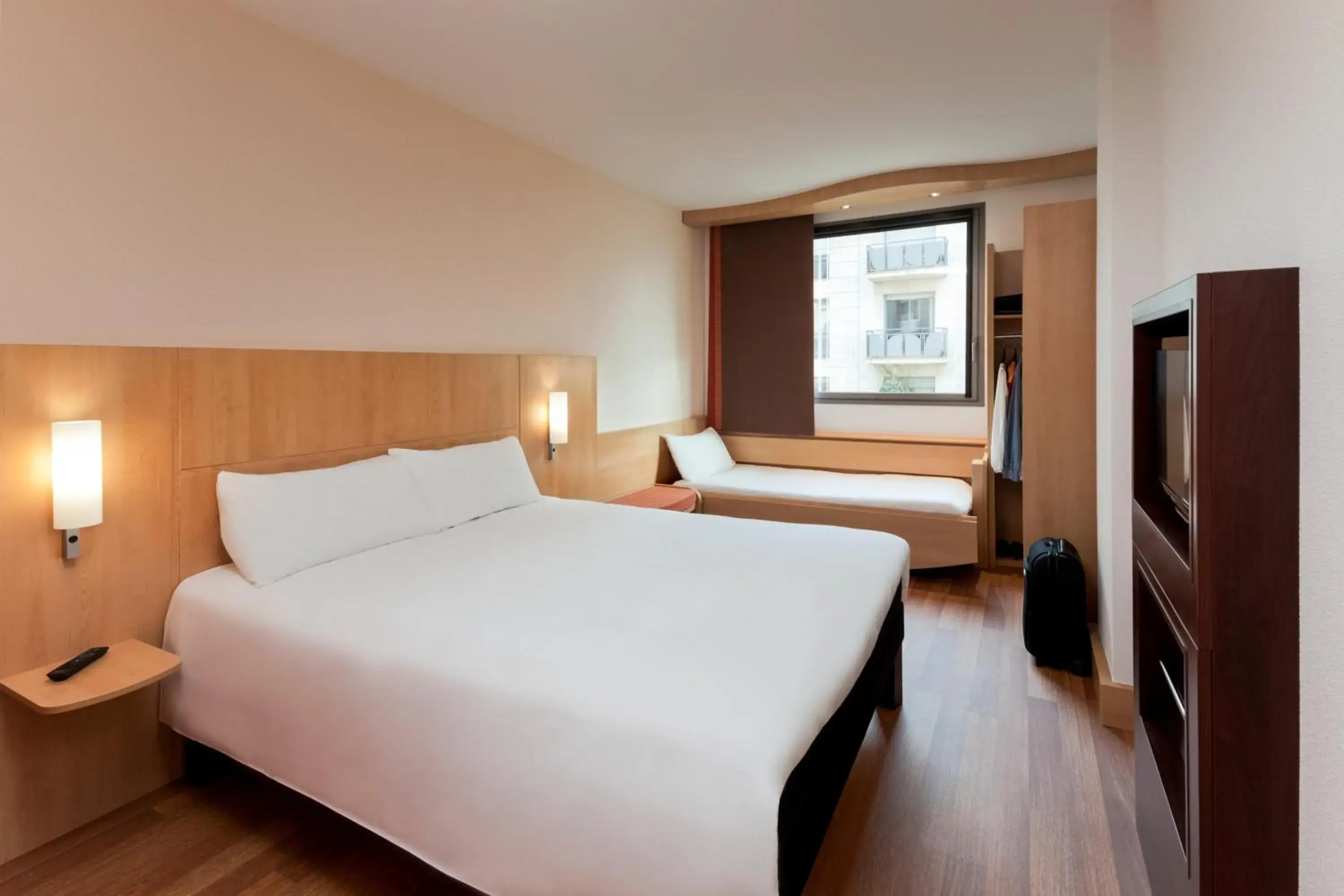 Bed in Ibis Barcelona Santa Coloma