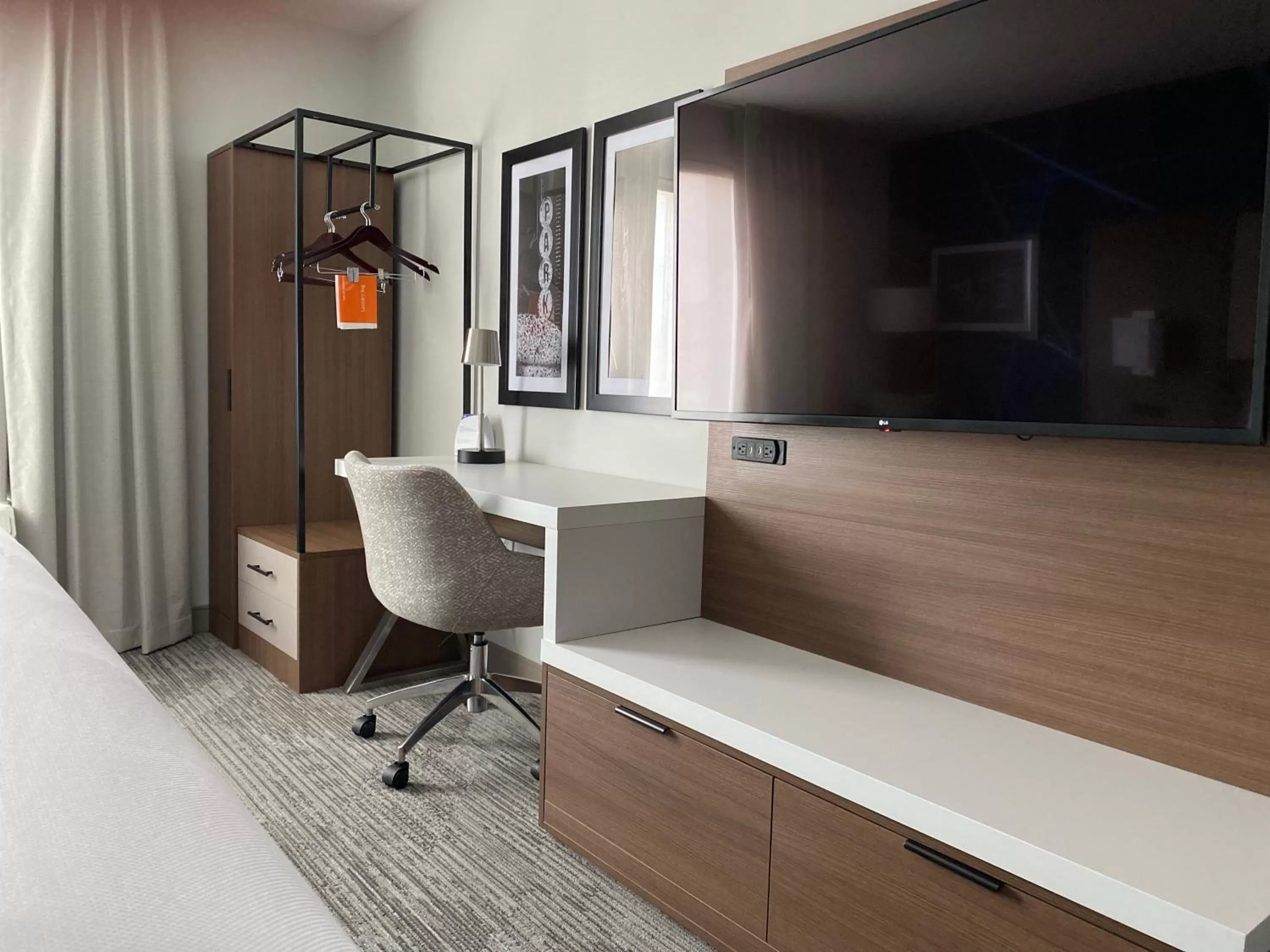 TV and multimedia in Comfort Inn & Suites Gallatin - Nashville Metro