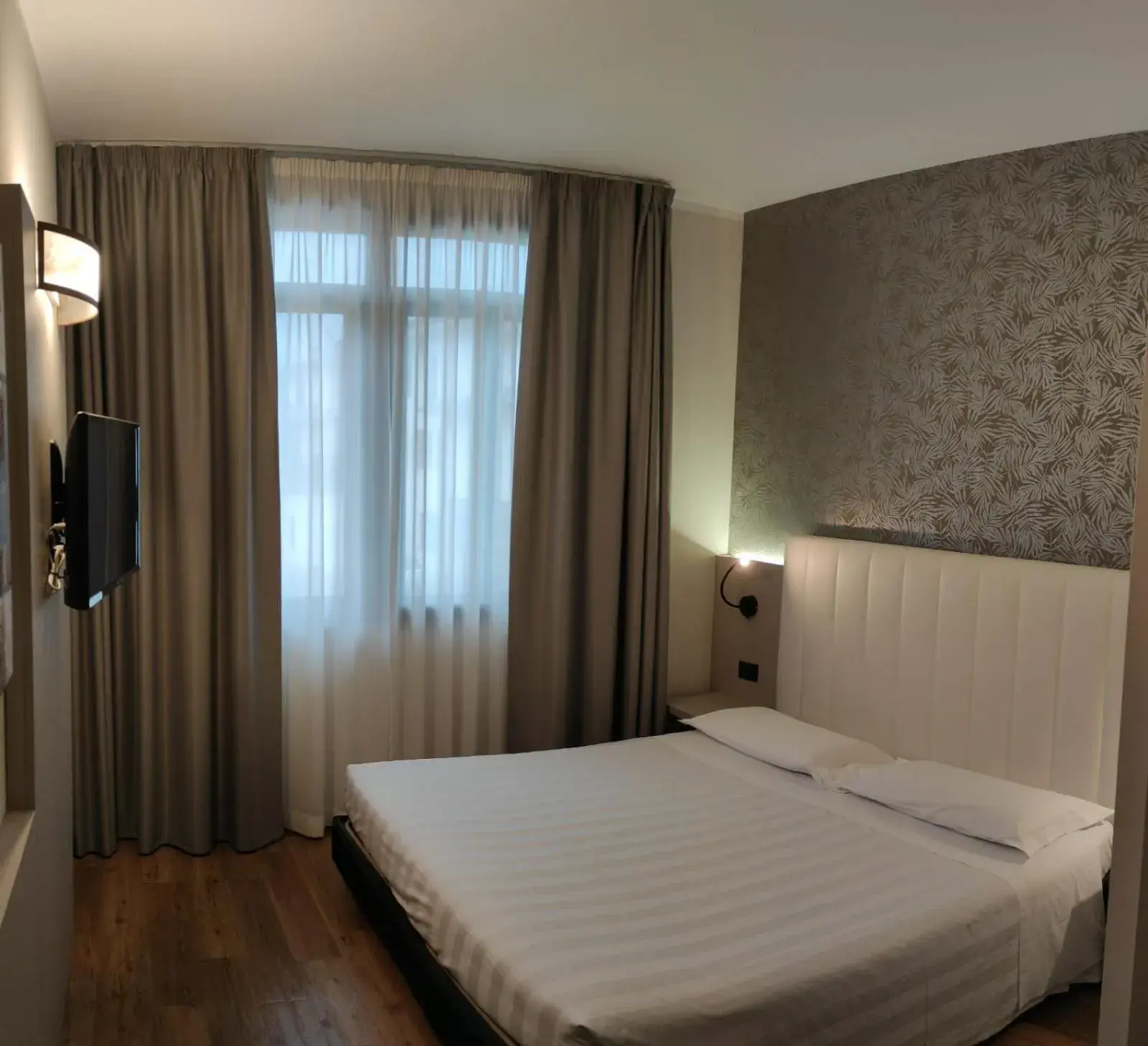 Property building, Bed in Parc Hotel