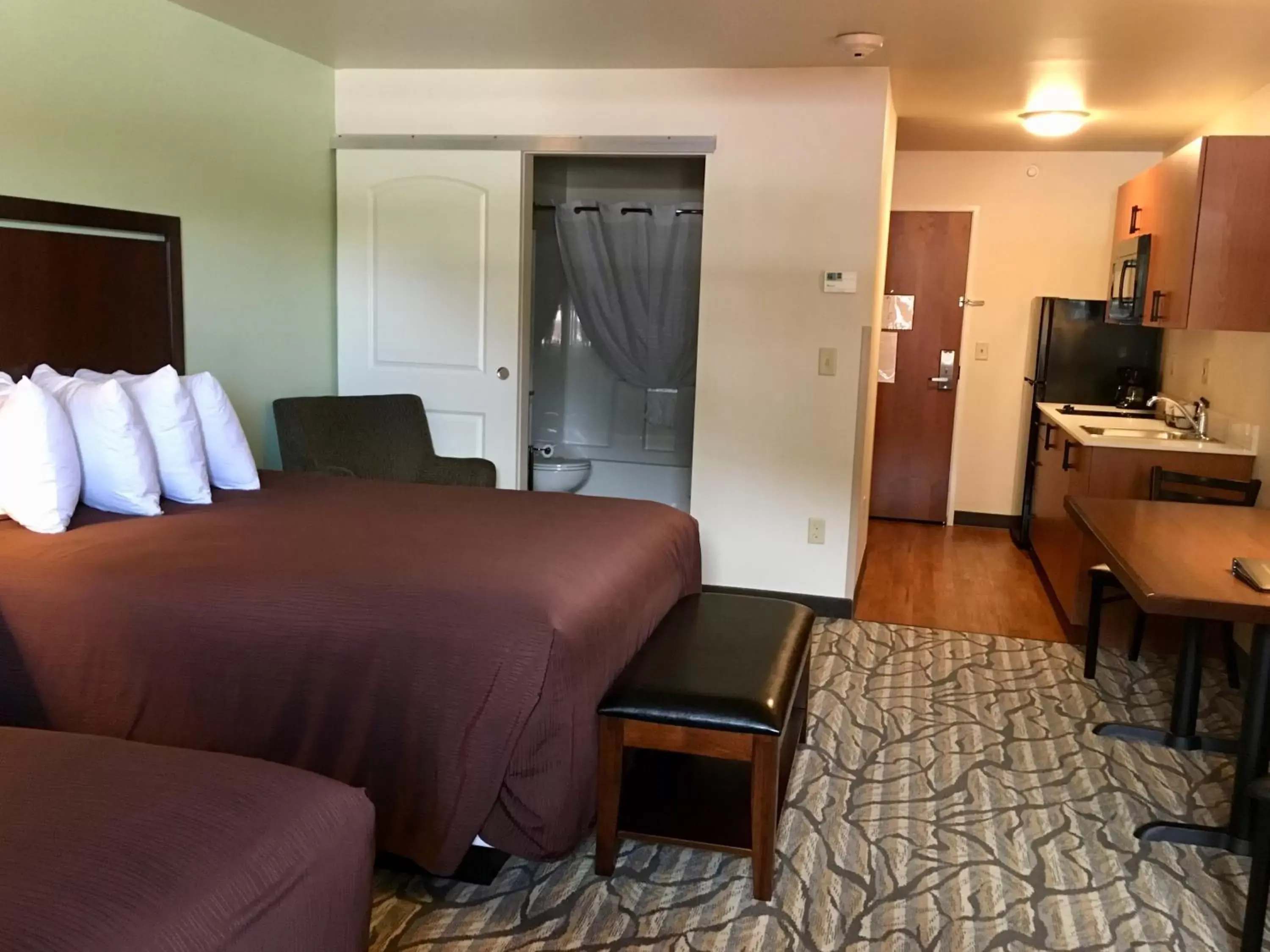 Bed in Aspen Suites Hotel Sitka