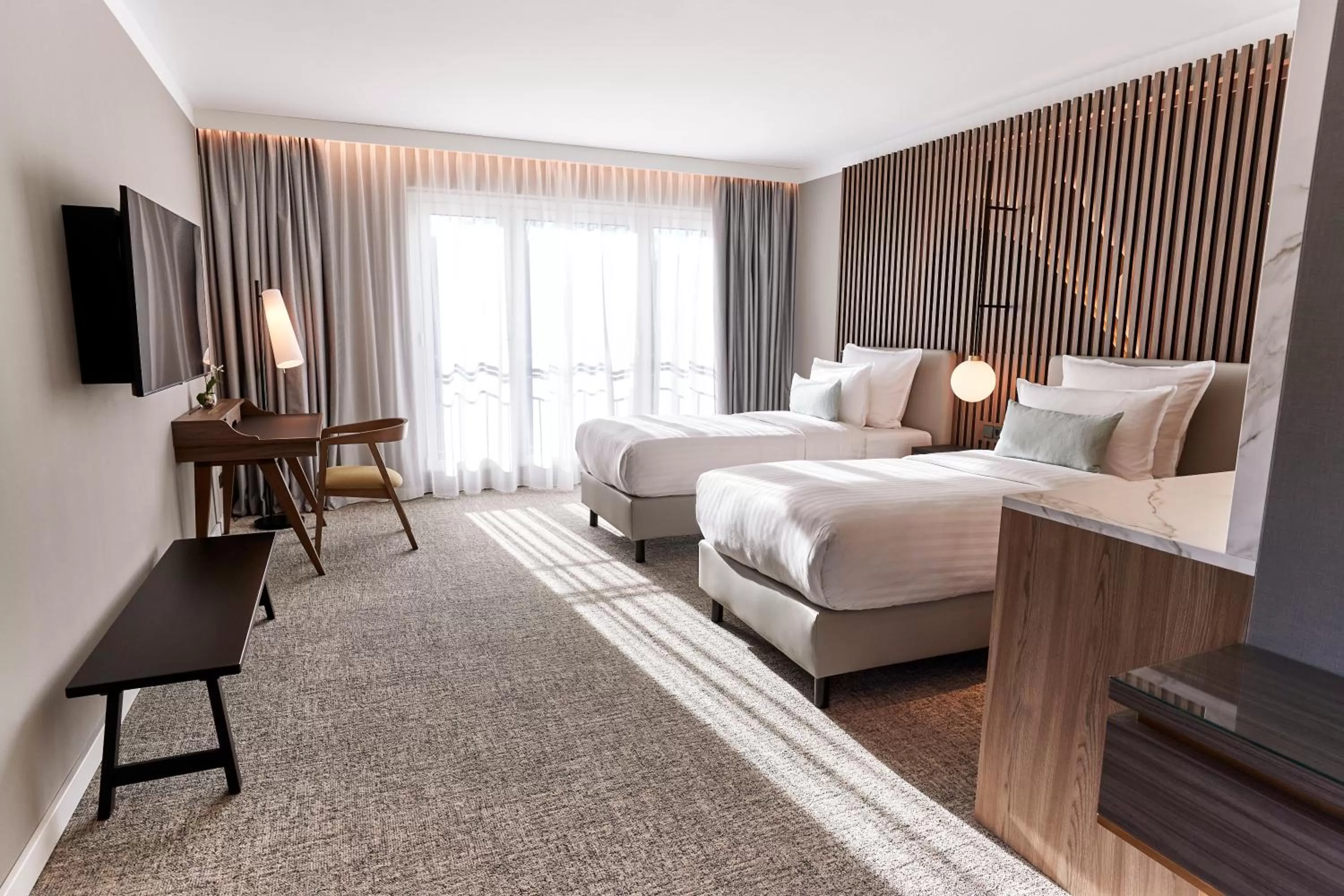 Bedroom, Bed in Steigenberger Hotel Hamburg