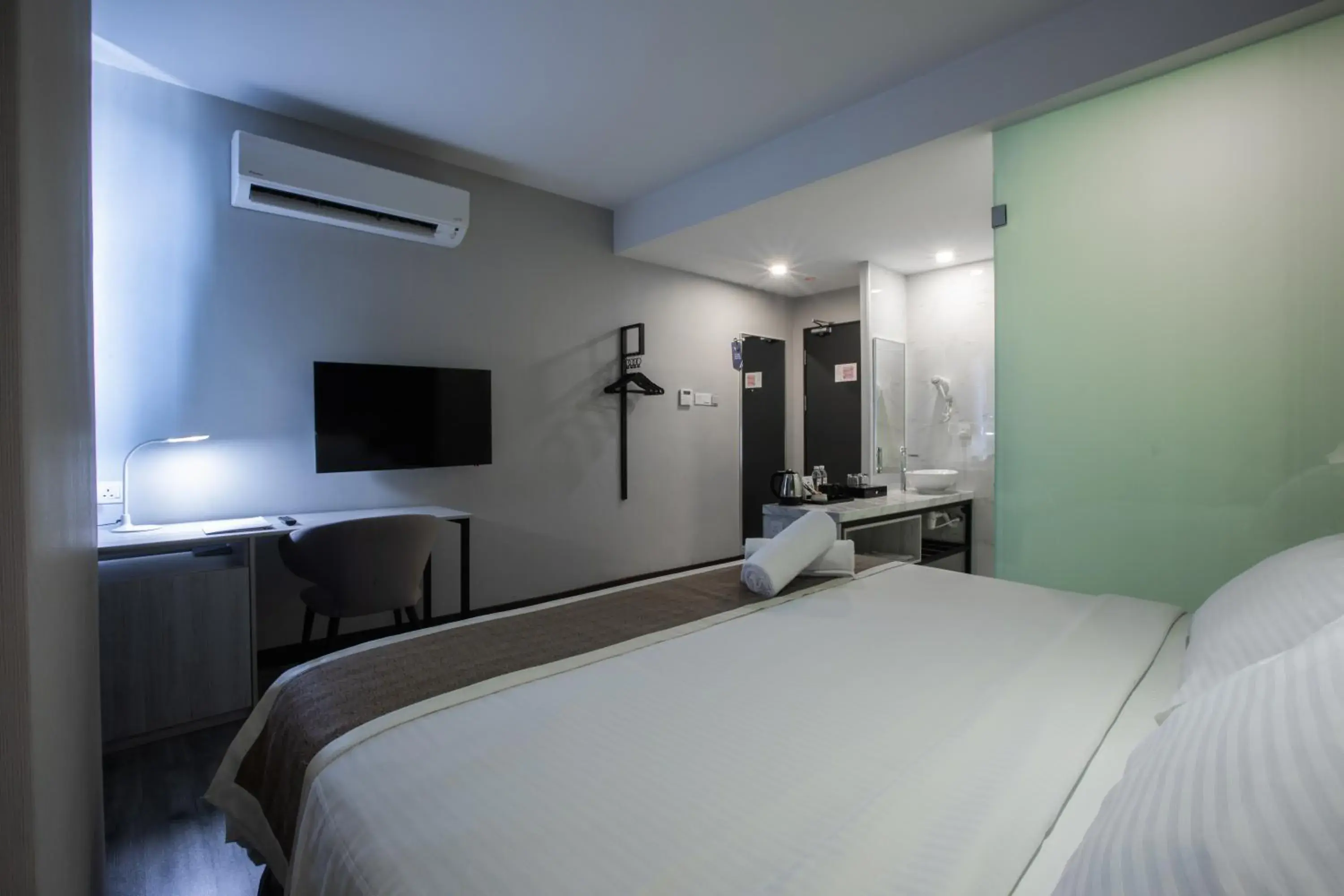 TV and multimedia, Bed in The Leverage Business hotel (Skudai)