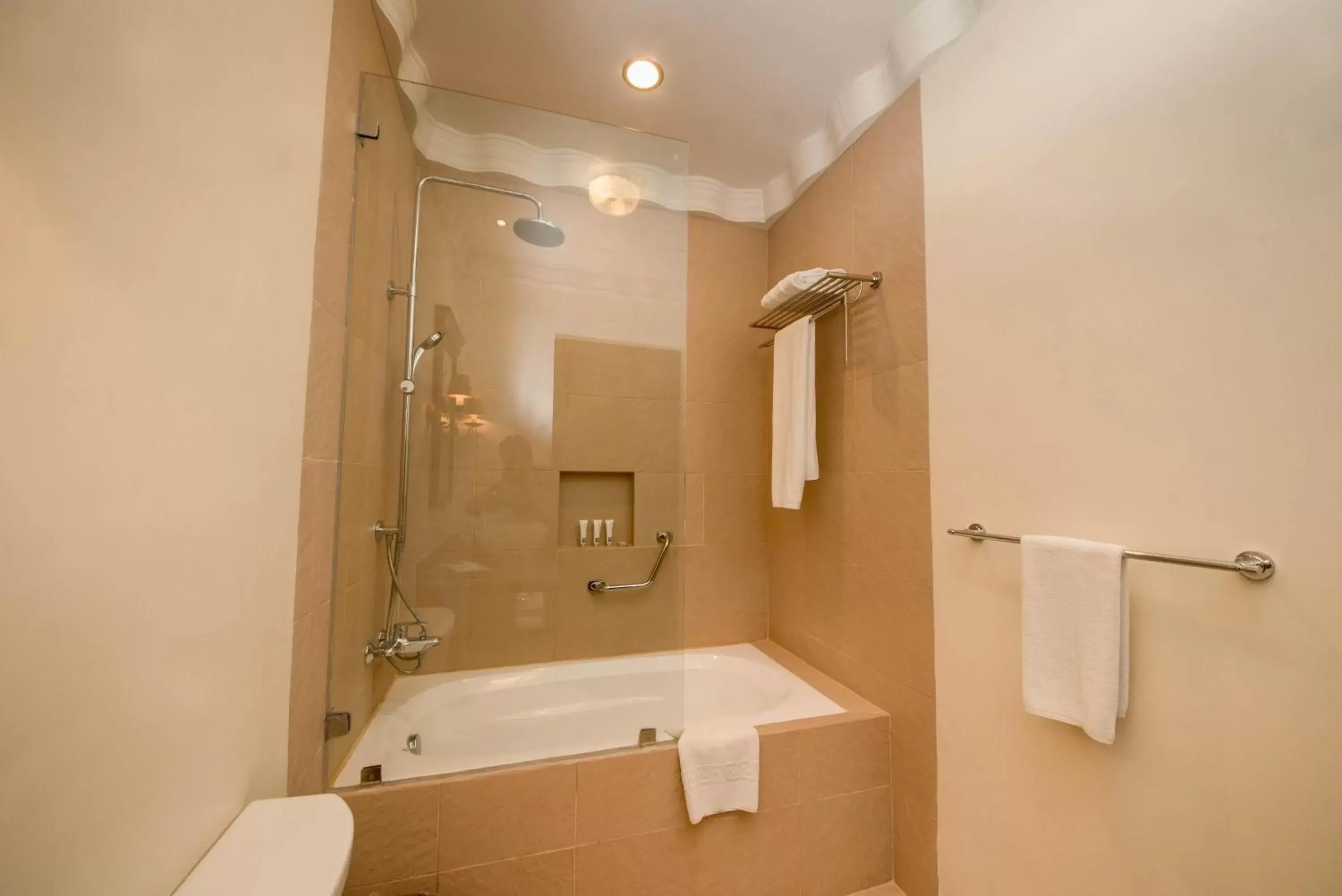 Toilet, Bathroom in Montebello Villa Hotel
