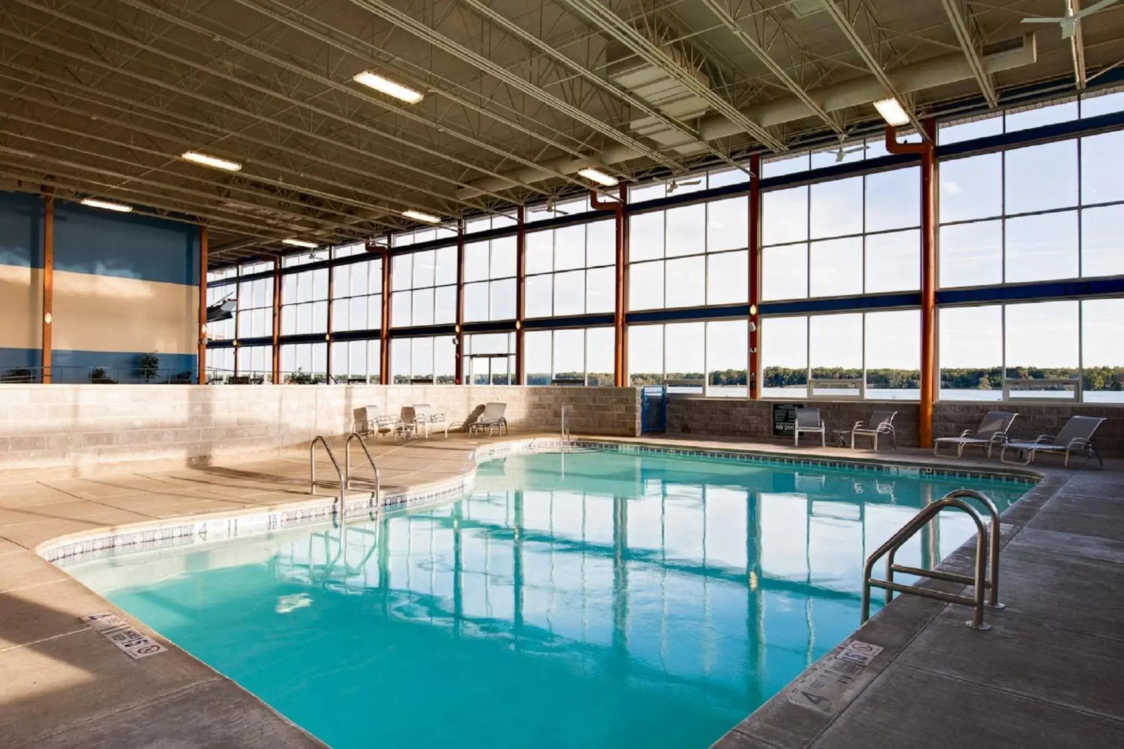 Swimming Pool in Niagara Riverside Resort; BW Premier Collection