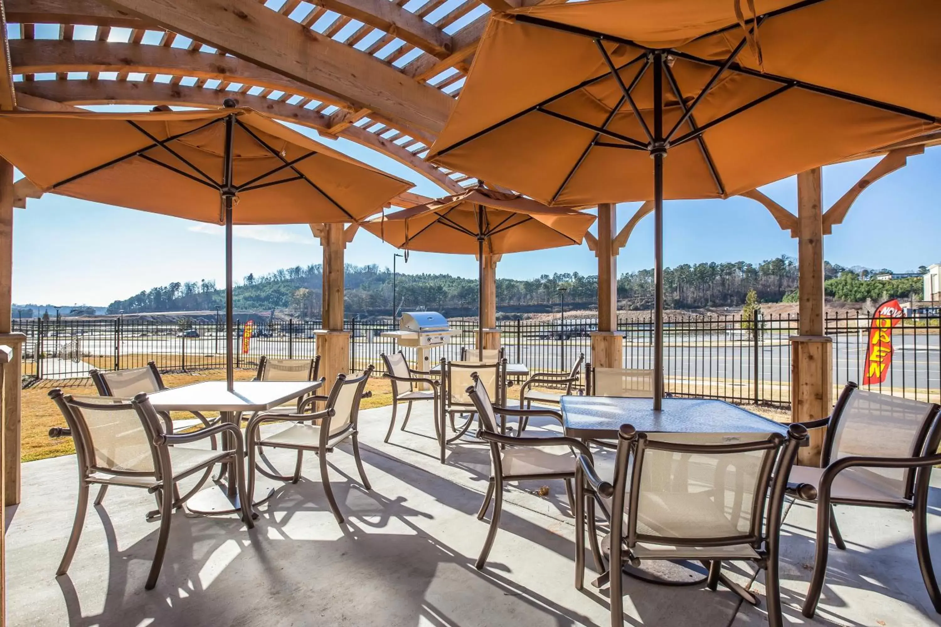 BBQ facilities, Restaurant/Places to Eat in MainStay Suites Cartersville