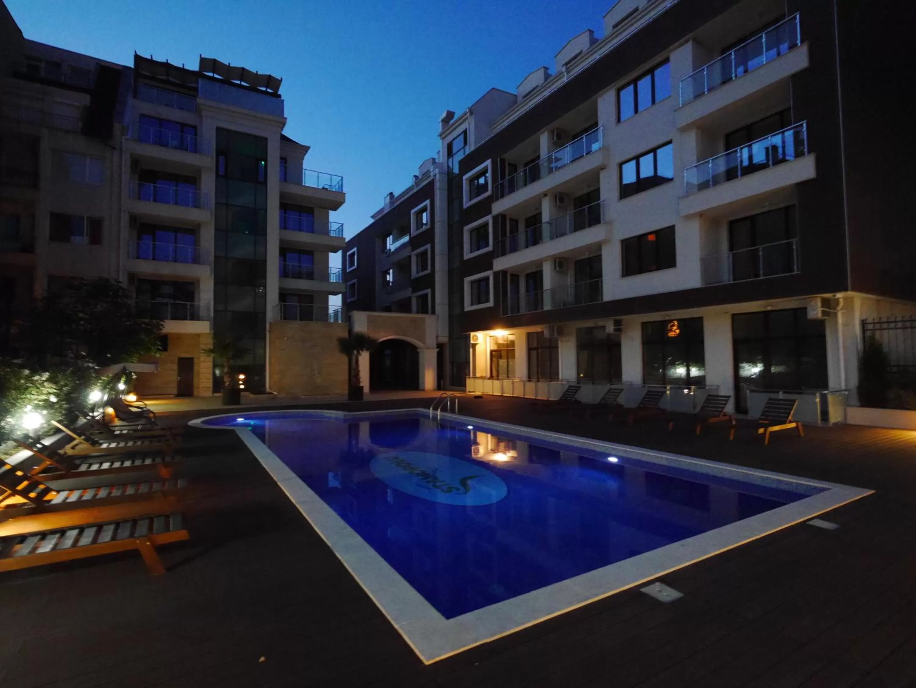 Swimming pool in APART-HOTEL Stamopolu Lux с изглед към морето