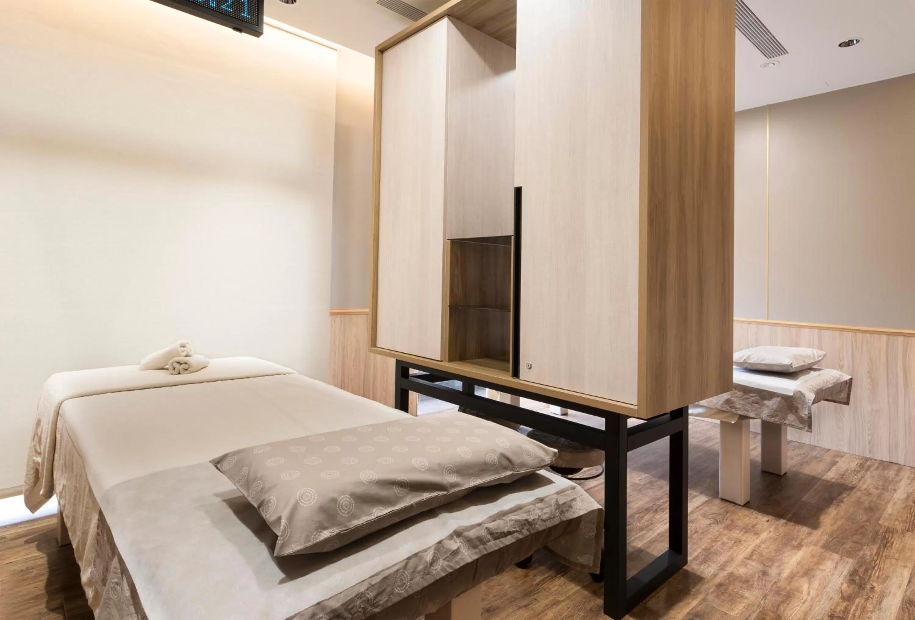 Massage, Bed in Darlon Hotel