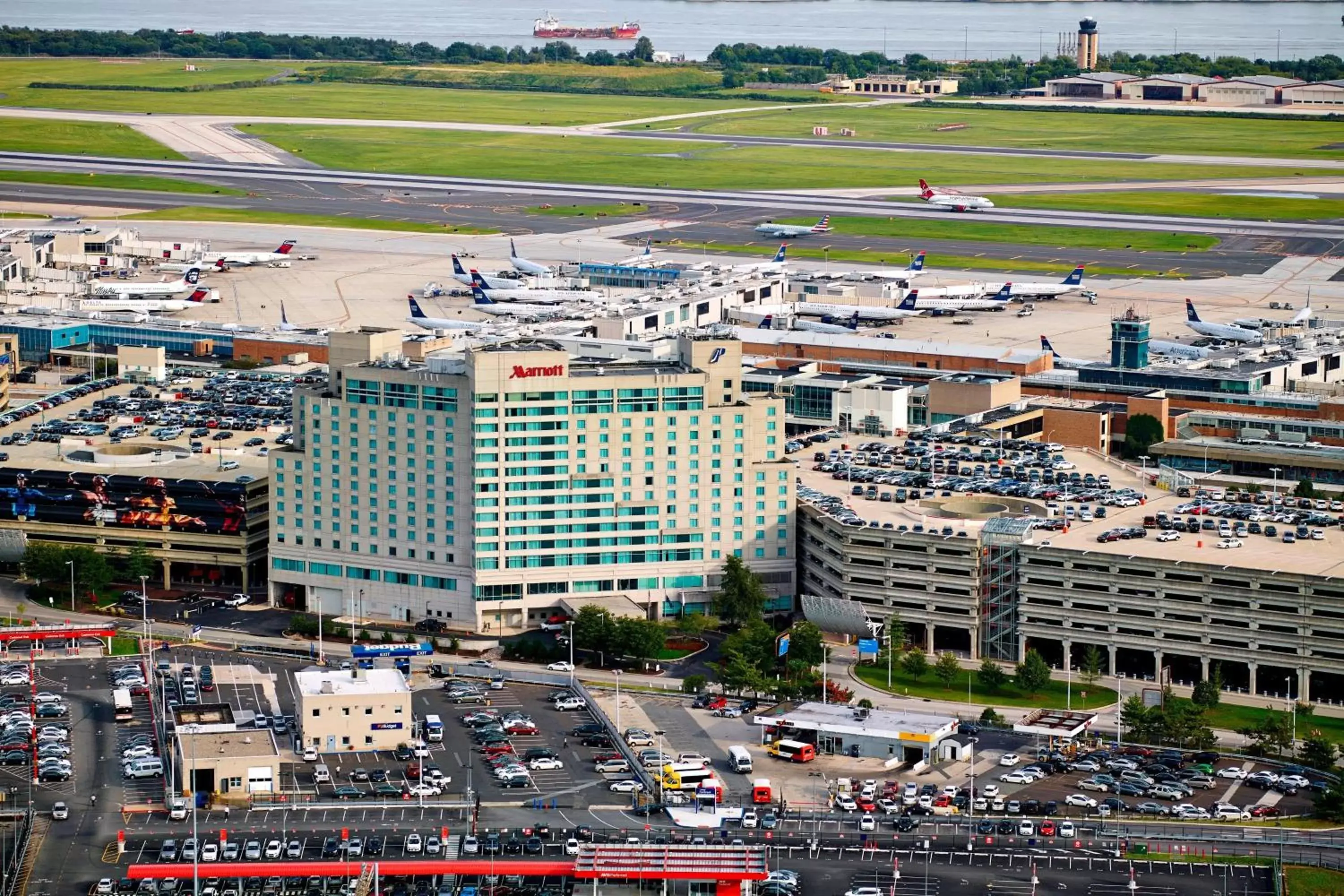 Property building, Bird's-eye View in Philadelphia Airport Marriott