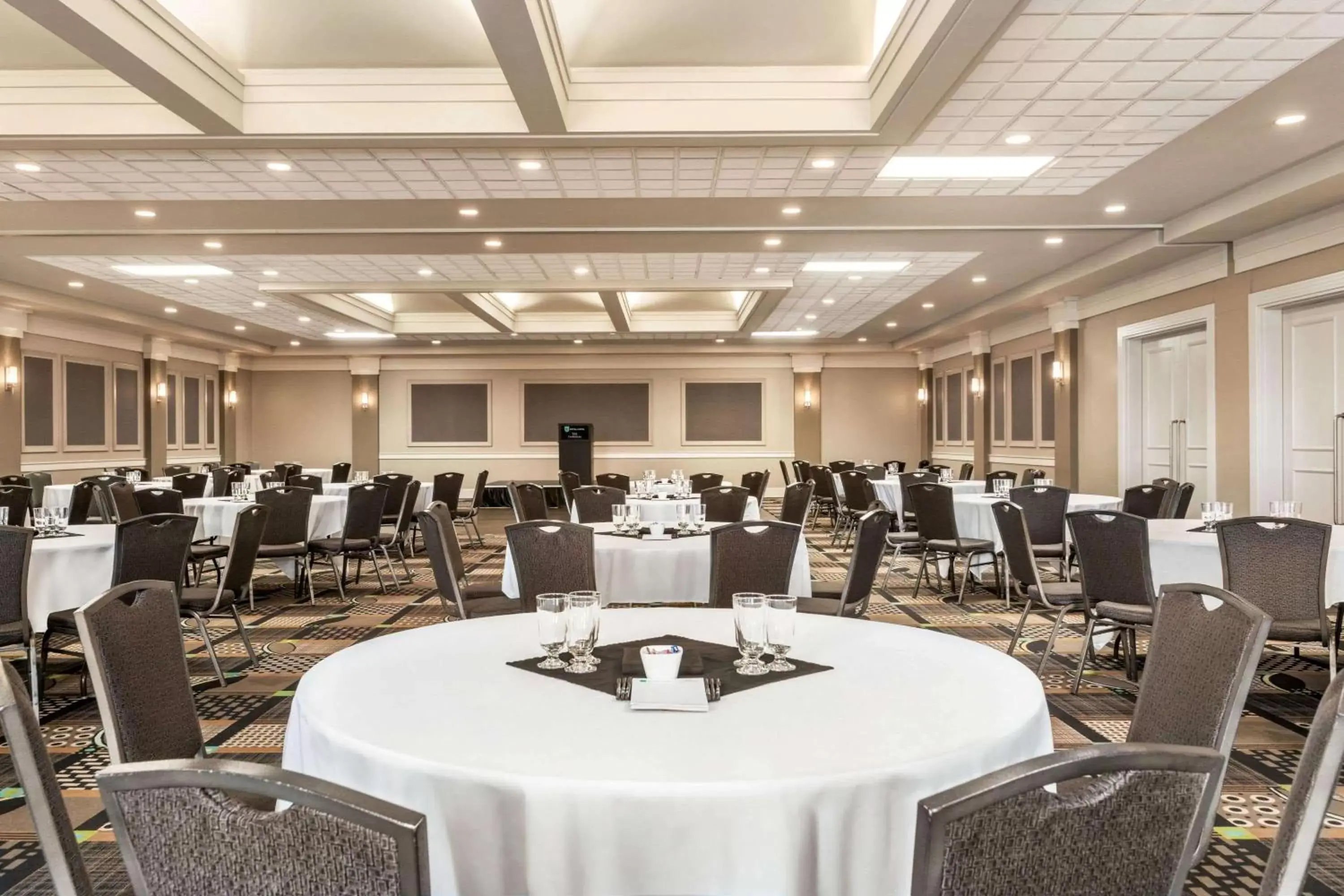 Banquet/Function facilities, Restaurant/Places to Eat in Royal Hotel Calgary, Trademark Collection by Wyndham