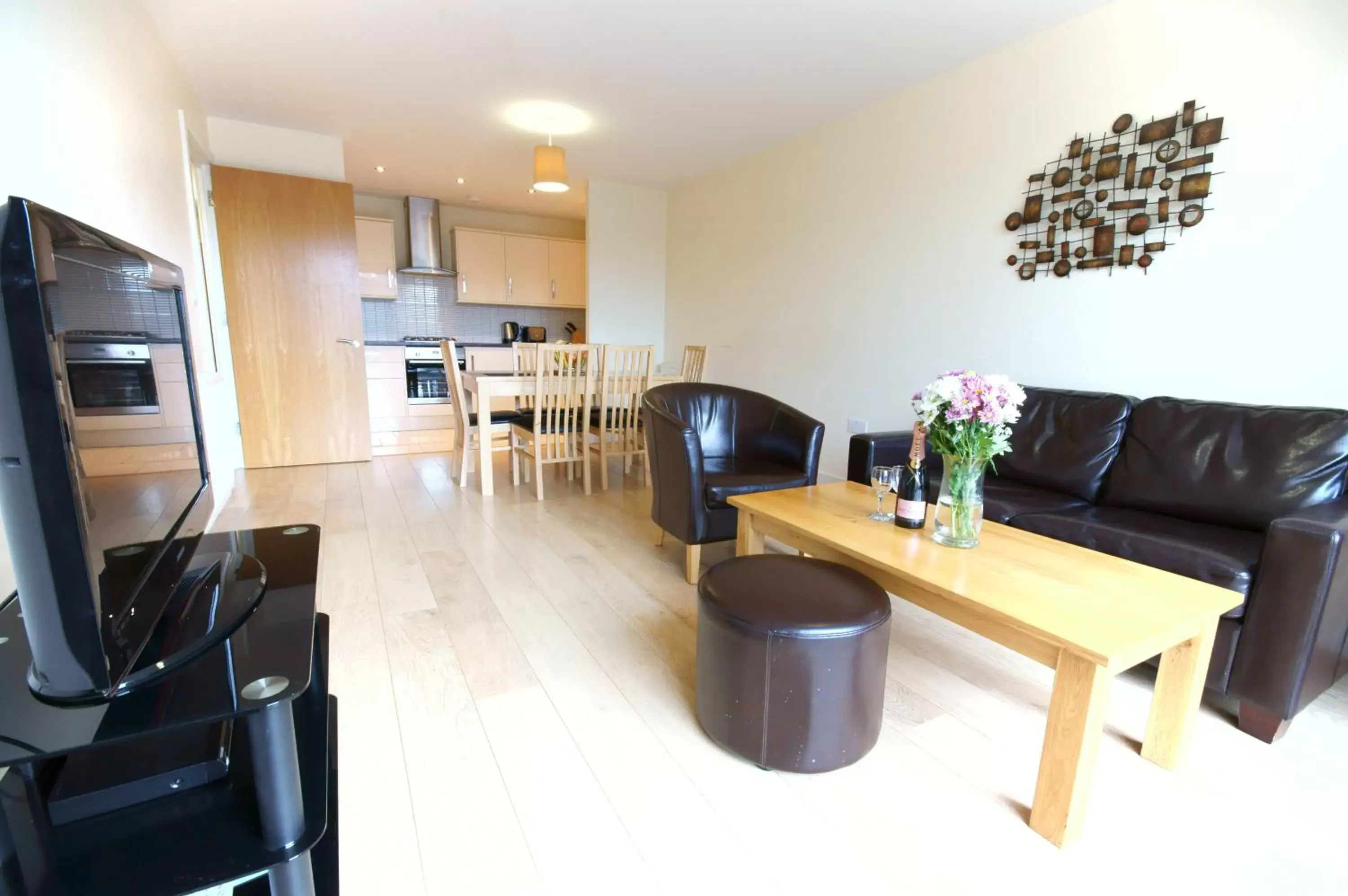 Living room, Seating Area in Lodge Drive Serviced Apartments