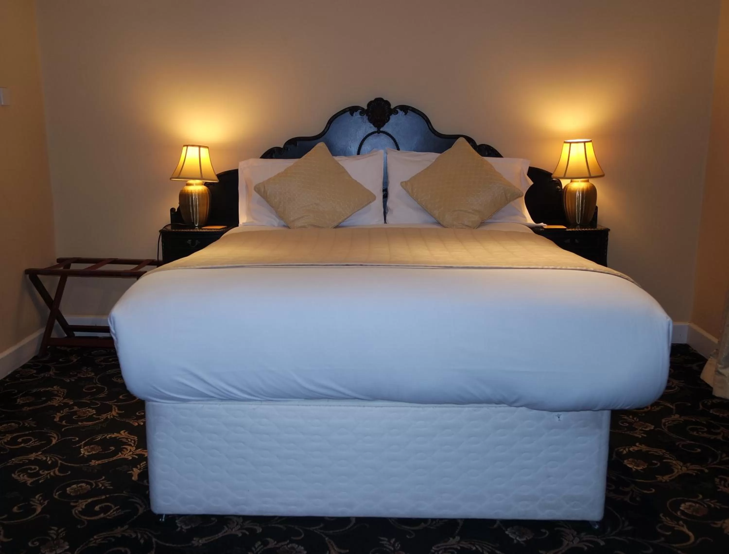 Bedroom, Bed in Gable End Hotel