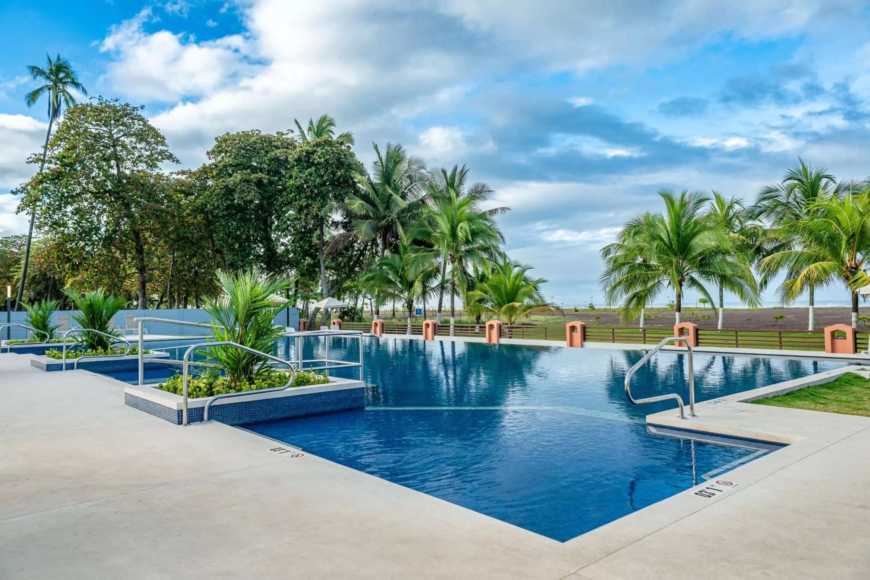 Pool view in Best Western Jaco Beach All Inclusive Resort Pool view in Best Western Jaco Beach All Inclusive Resort