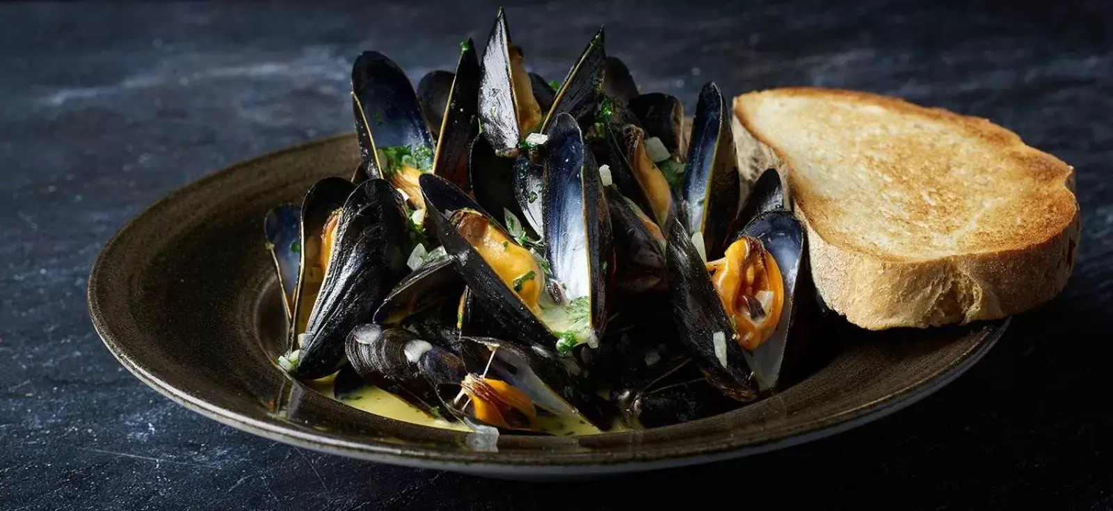 Food and drinks in The Honingham Buck Food and drinks in The Honingham Buck