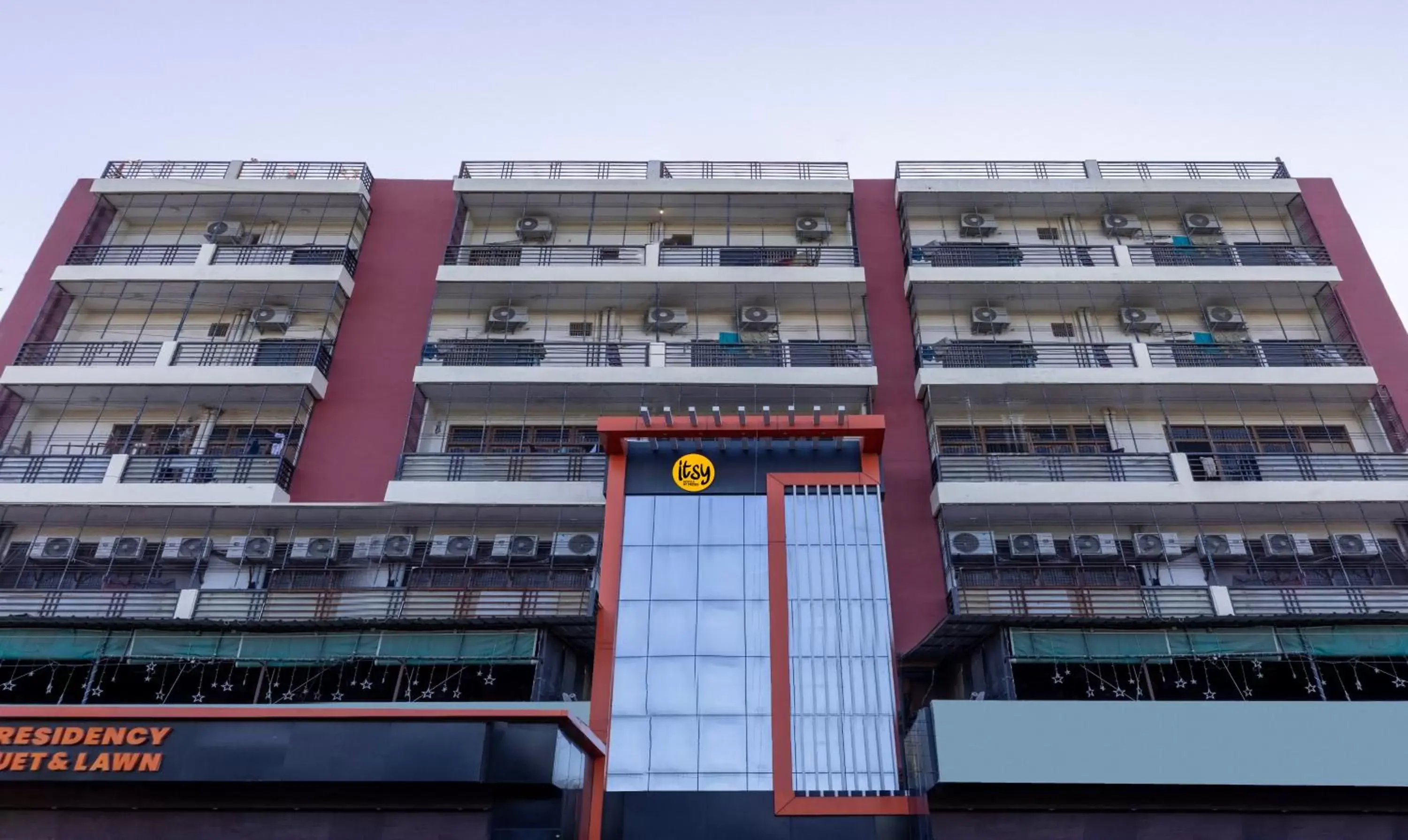 Property building in Itsy Hotels Kashi Grand, BHU Property building in Itsy Hotels Kashi Grand, BHU