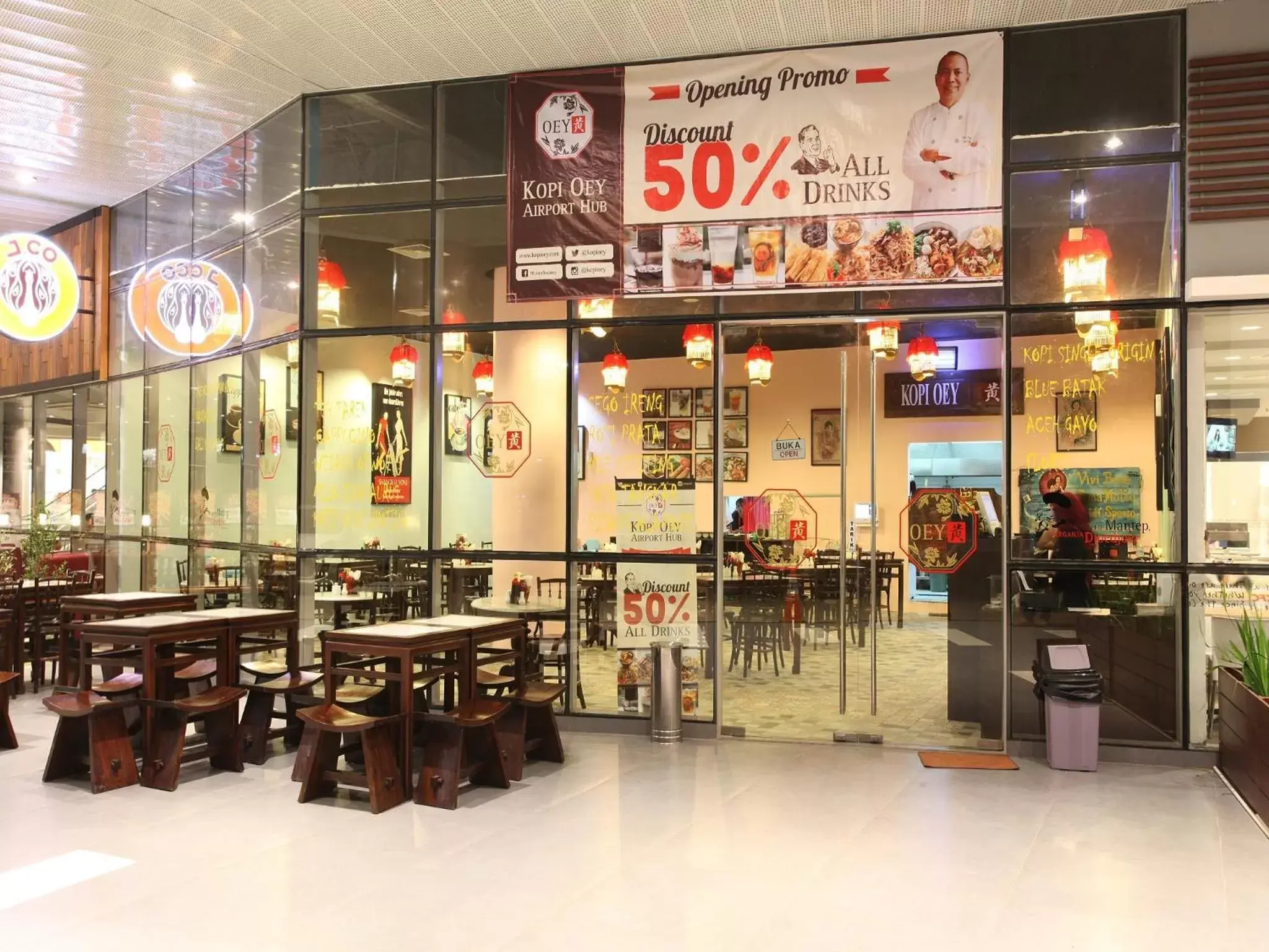 Restaurant/places to eat in Zest Hotel Airport Jakarta