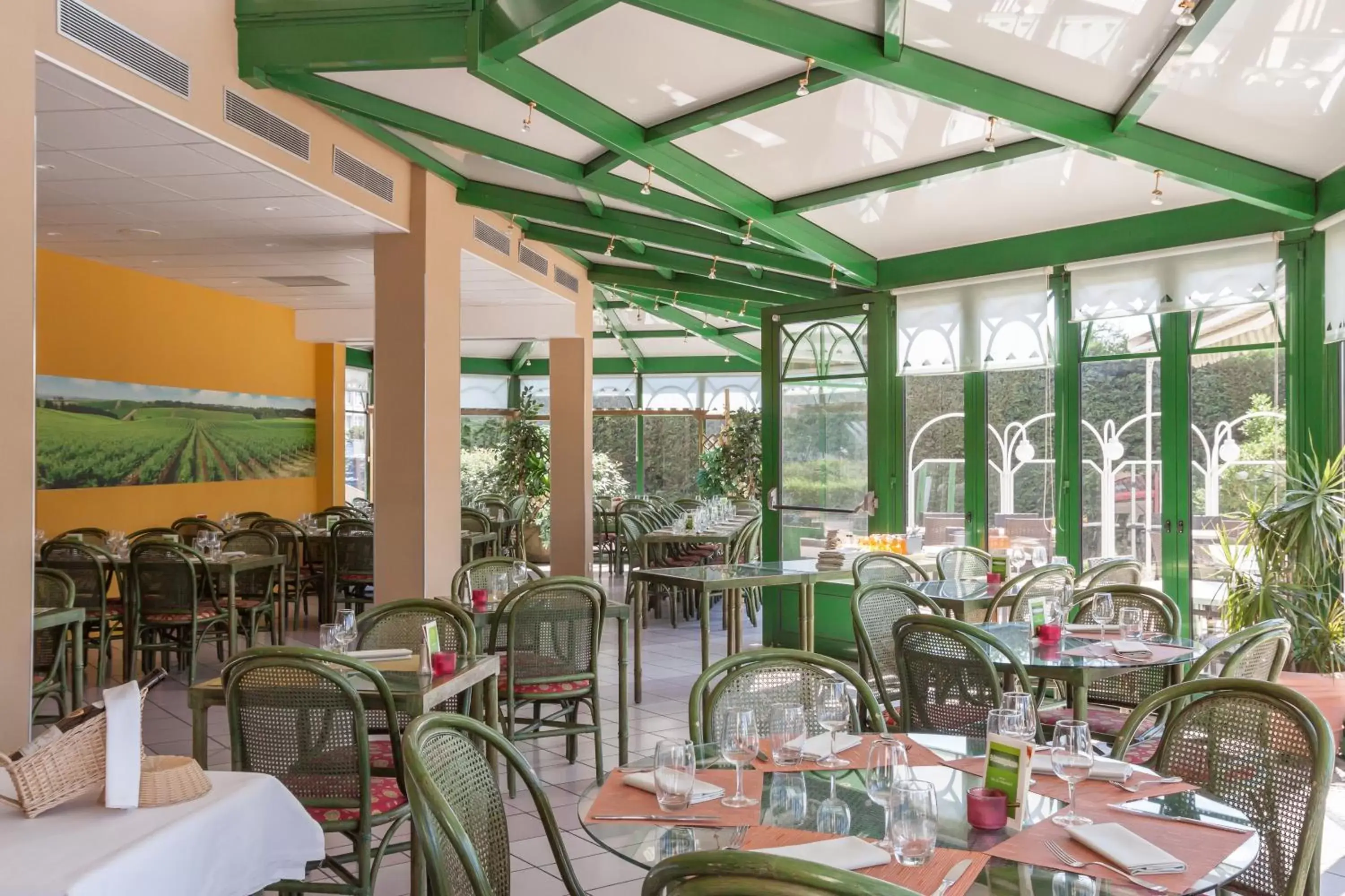 Restaurant/Places to Eat in LOGIS Hotel l'Escargotière Dijon Sud - Chenove