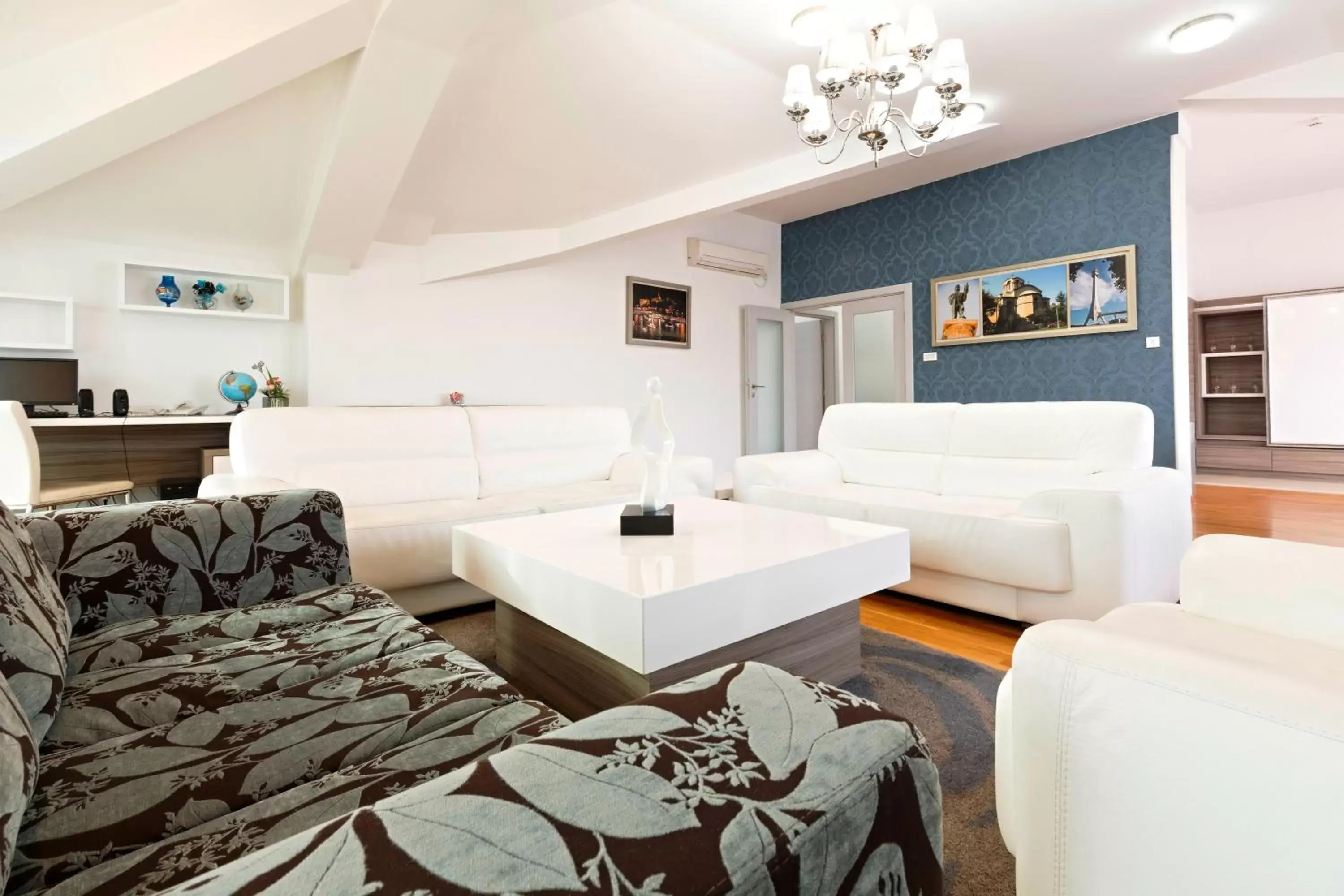 Living room, Lounge/Bar in Garni Hotel Nevski