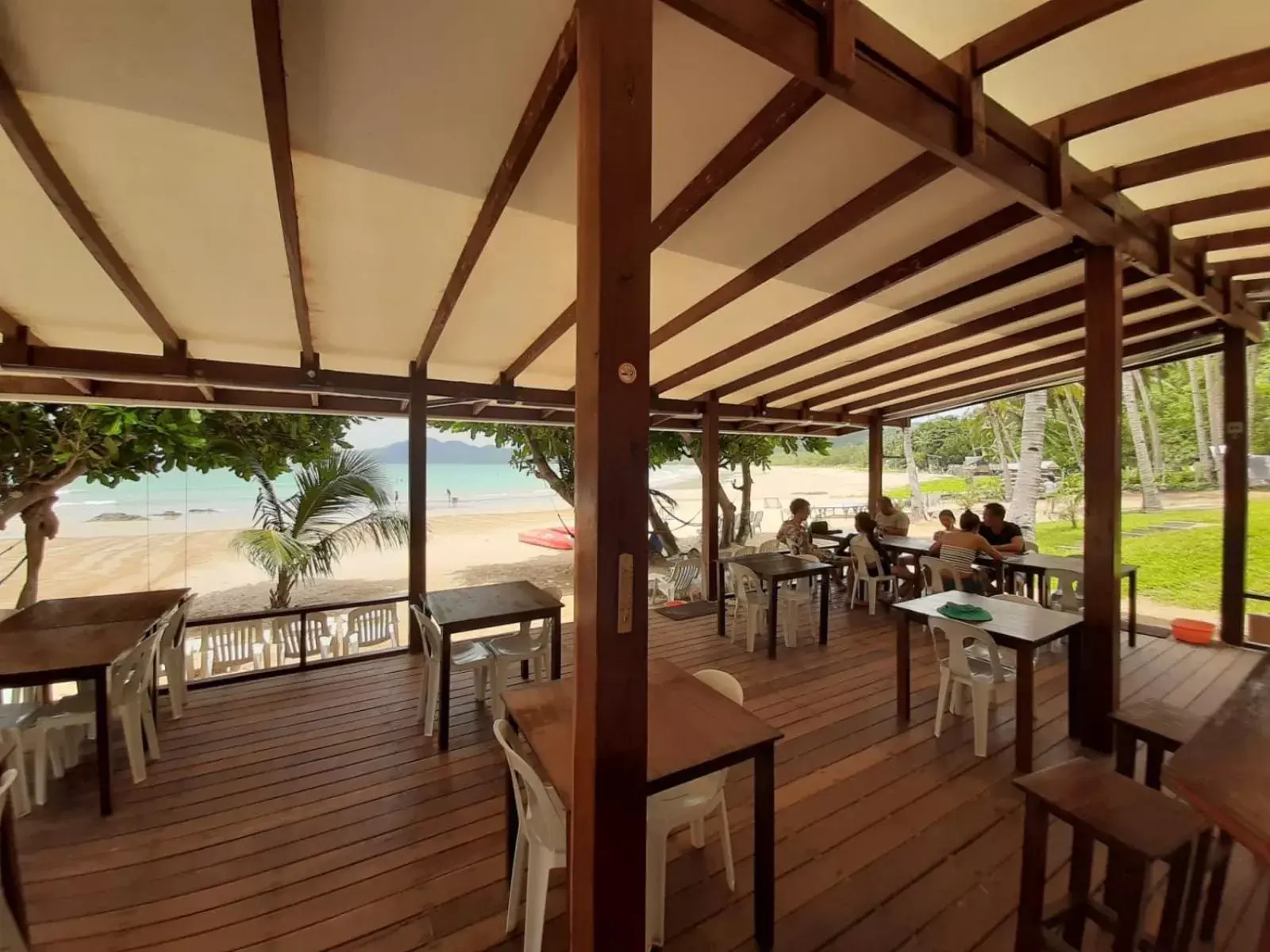 Restaurant/Places to Eat in Duli Beach Resort