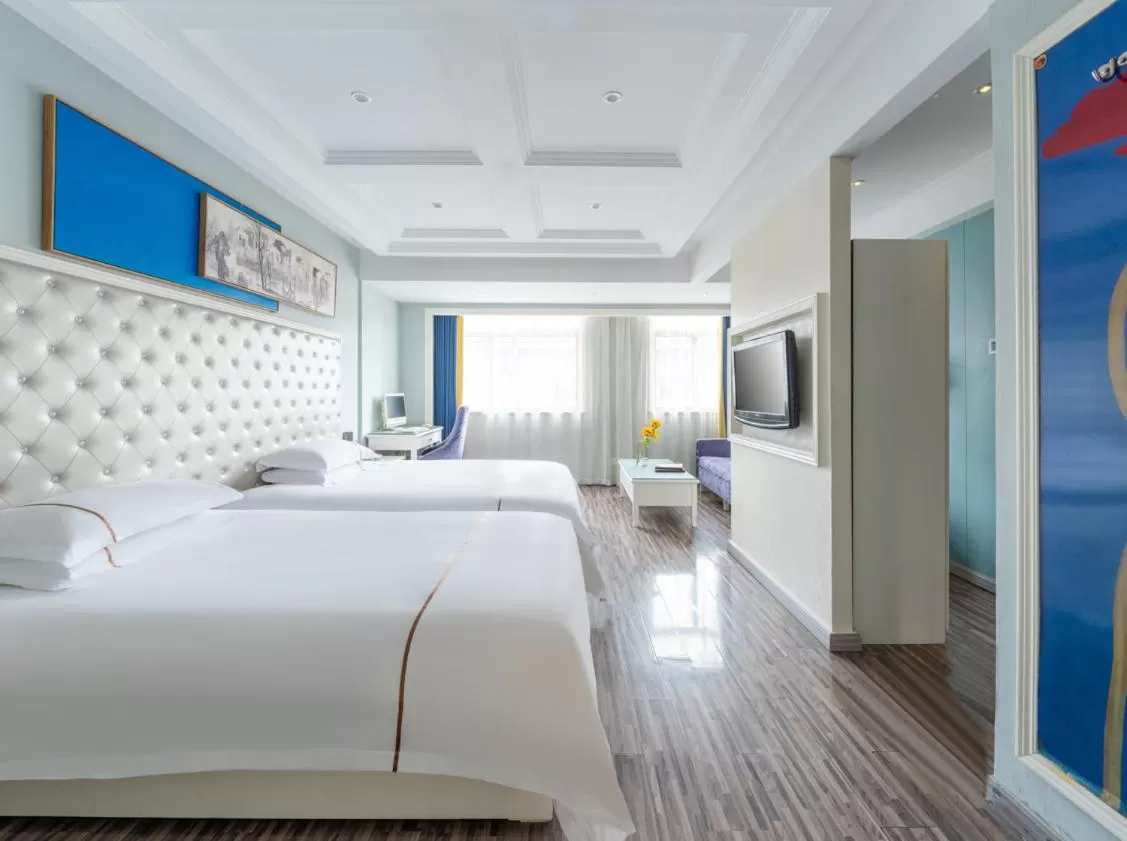 Bed in Lingshang Hotel