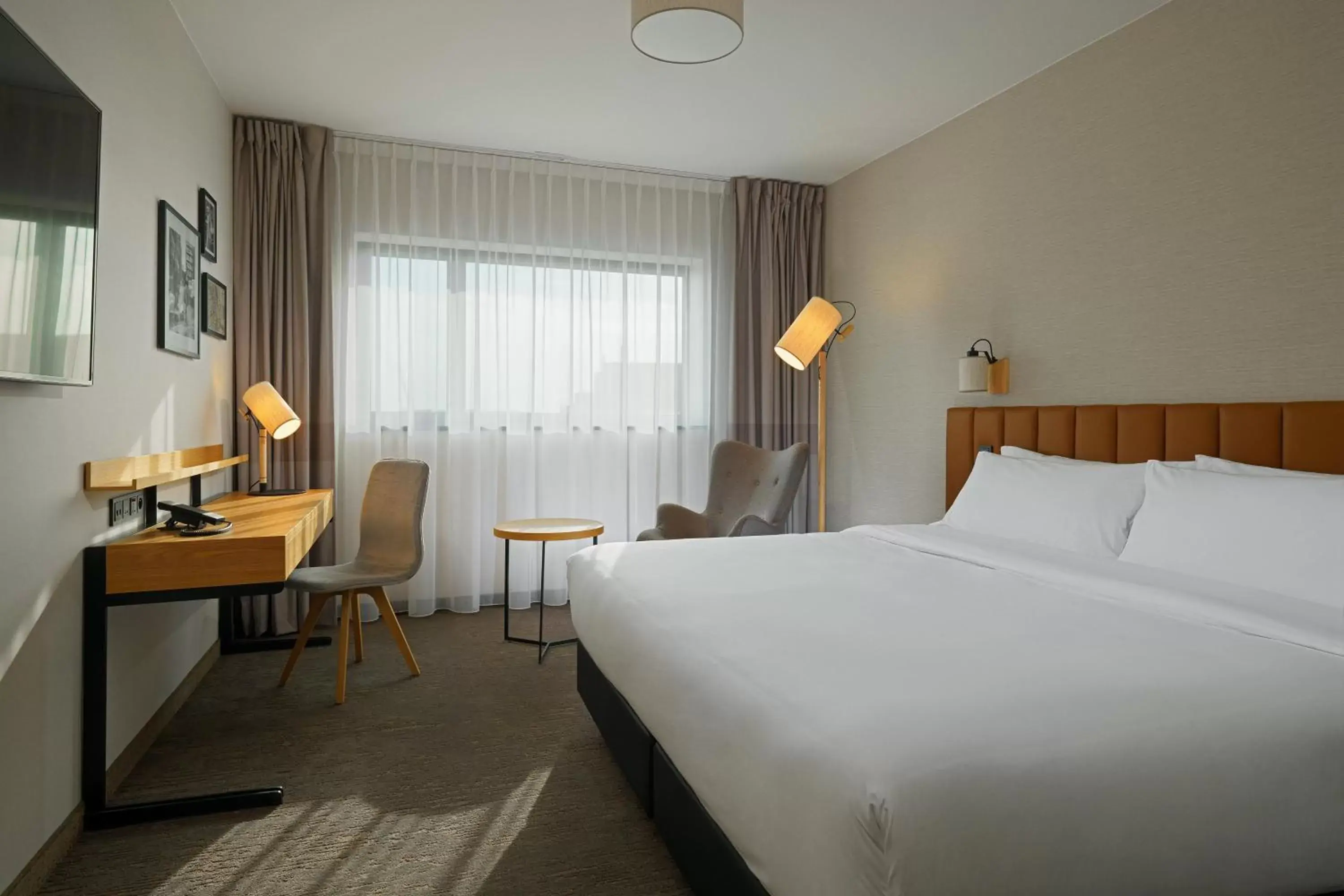 Photo of the whole room, Bed in Four Points by Sheraton Warsaw Mokotow