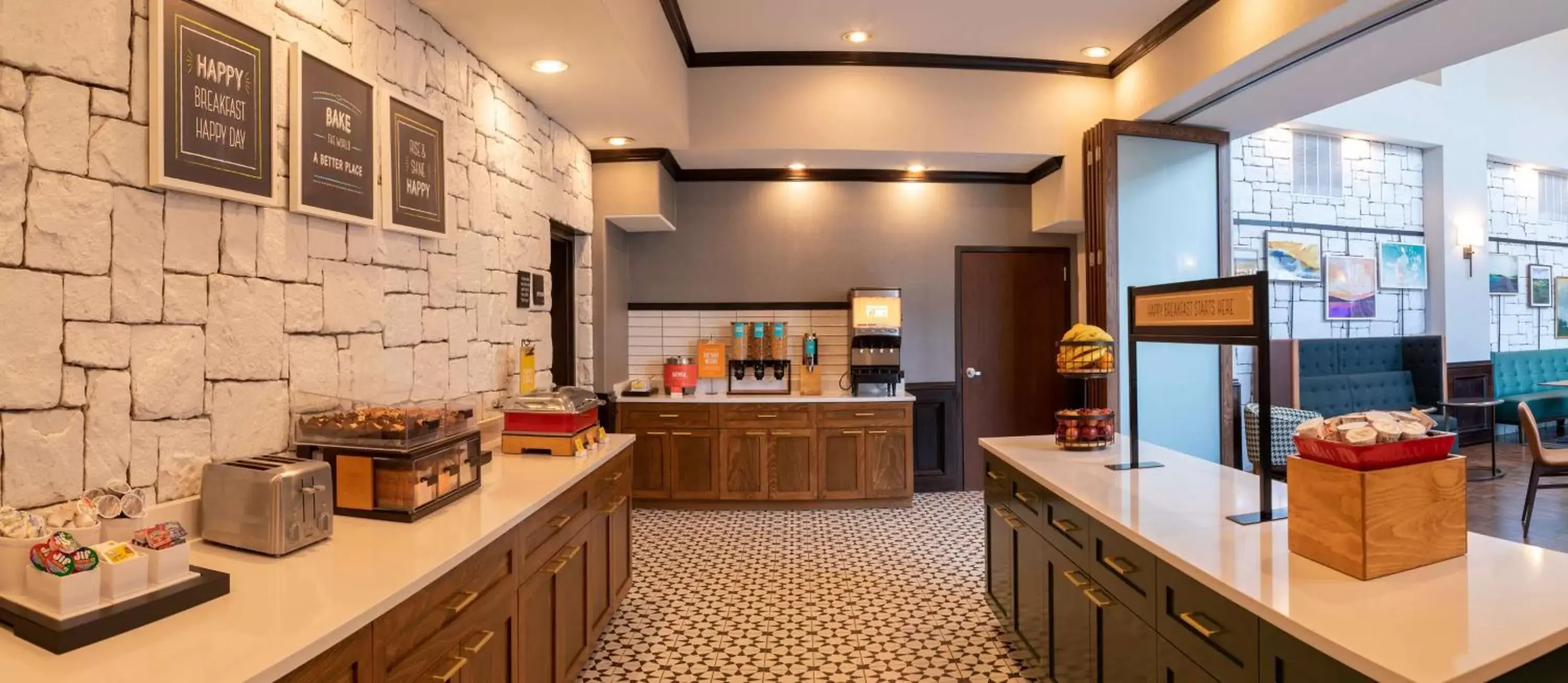 Breakfast in Hampton Inn & Suites Boerne Breakfast in Hampton Inn & Suites Boerne