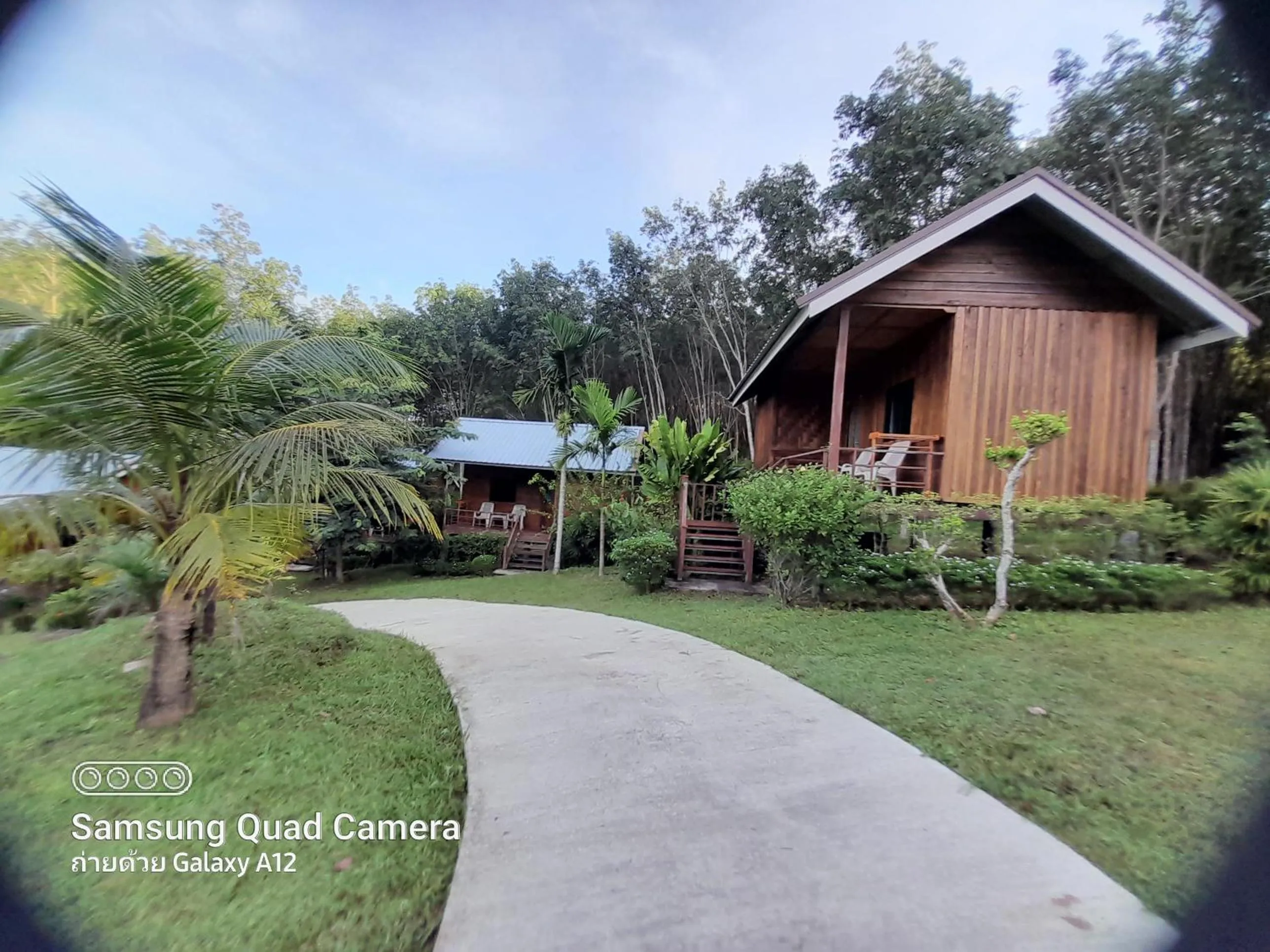 Property building in Lanta Para hut