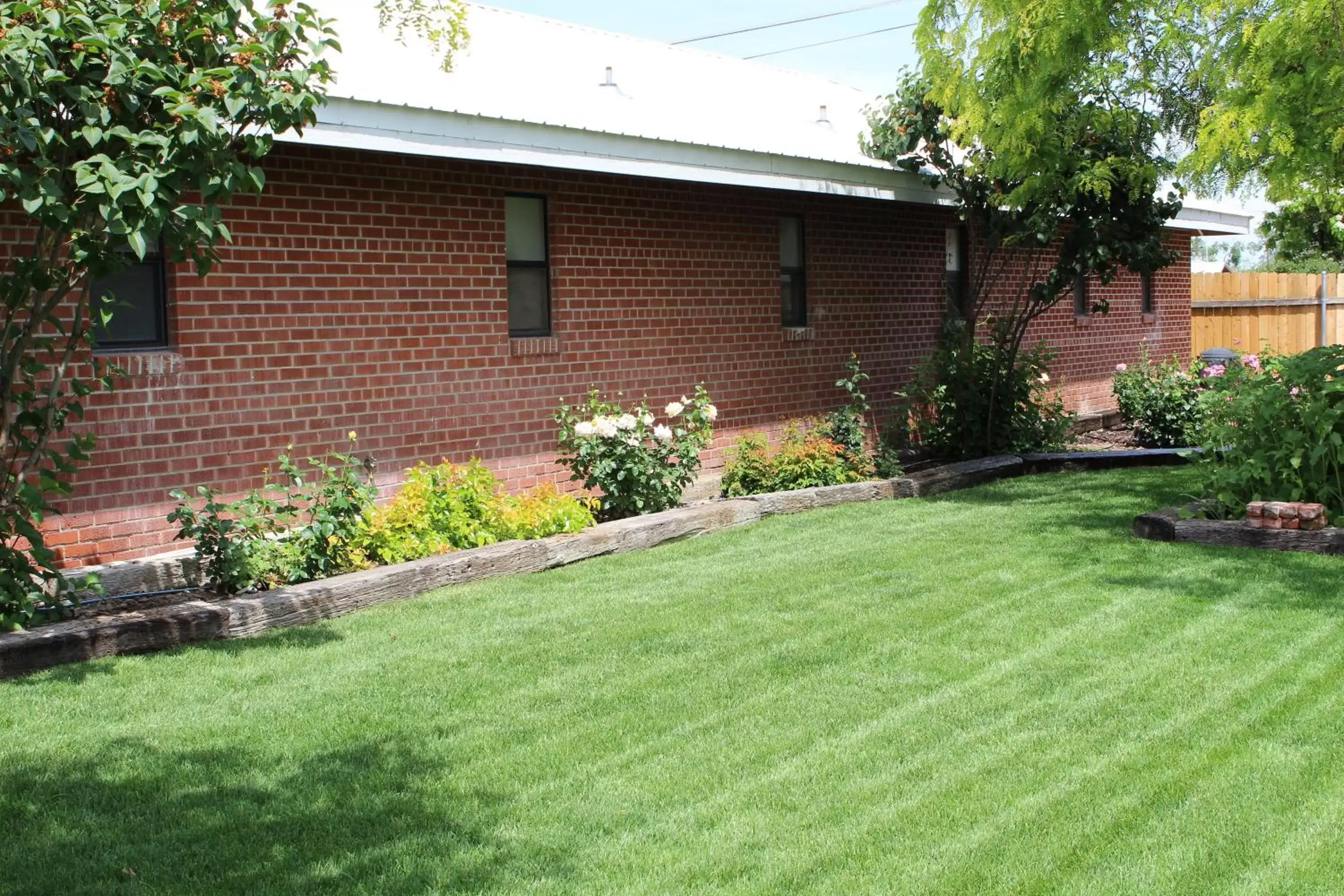 Area and facilities, Garden in Ontario Inn