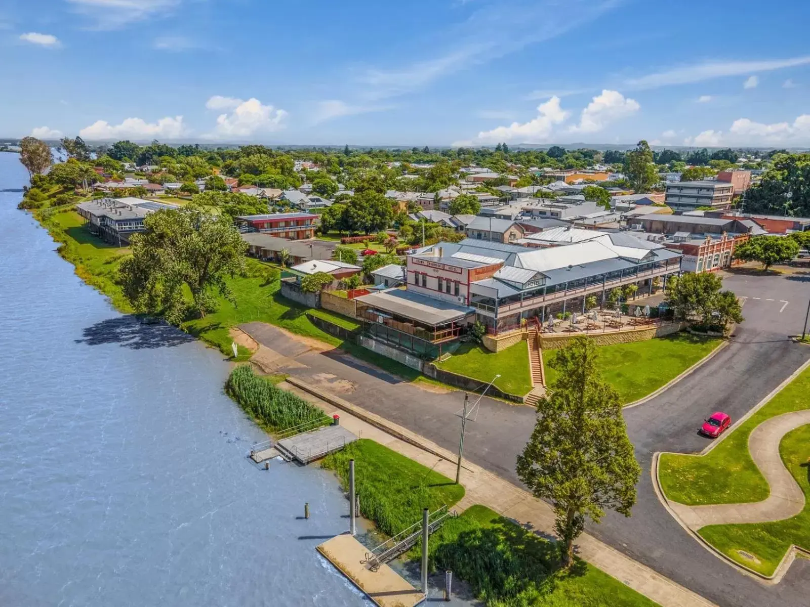 Property building, Bird's-eye View in Crown Hotel Motel