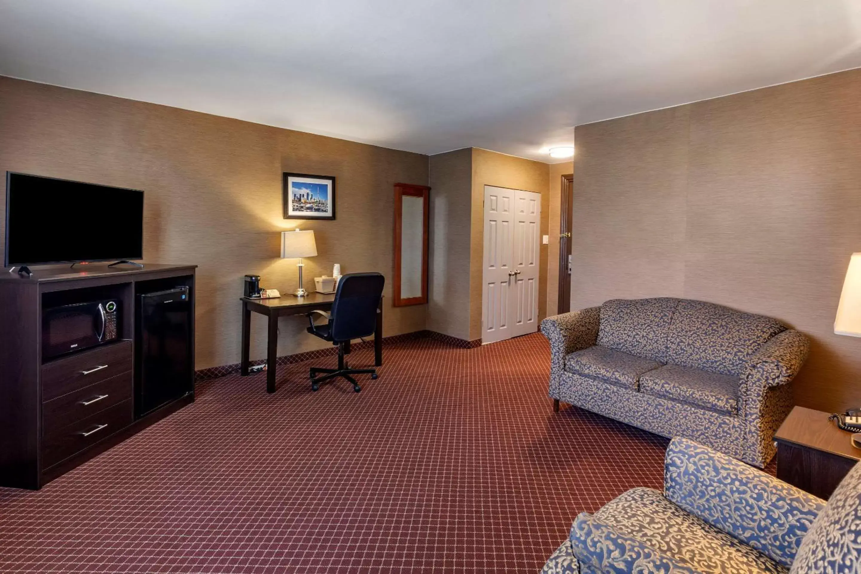 Bedroom, Seating Area in Quality Inn Toronto Airport