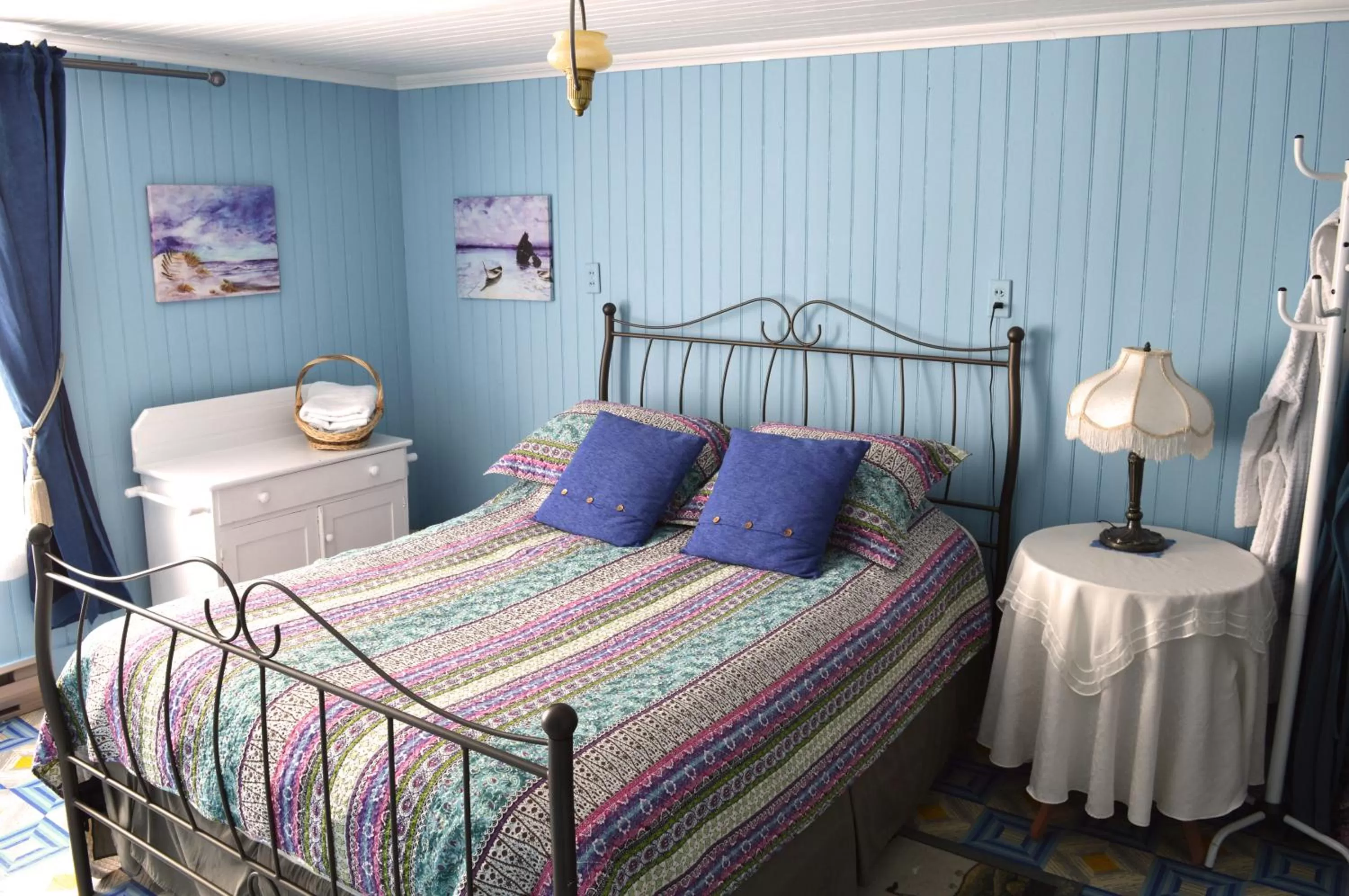 Photo of the whole room, Bed in La Maison entre Mer Montagnes